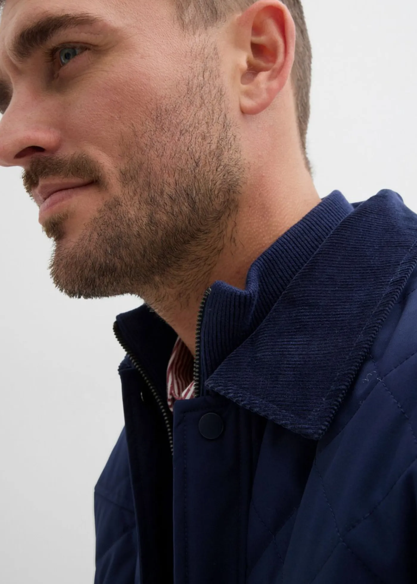 bonprix bonprix Chaquetas Y Abrigos·Chaquetas|Chaquetas Y Abrigos·Chaquetas Técnicas>Chaqueta guateada con cuello de pana Azul marino