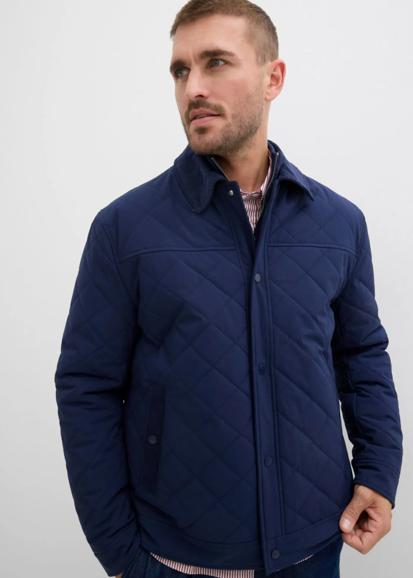 bonprix bonprix Chaquetas Y Abrigos·Chaquetas|Chaquetas Y Abrigos·Chaquetas Técnicas>Chaqueta guateada con cuello de pana Azul marino