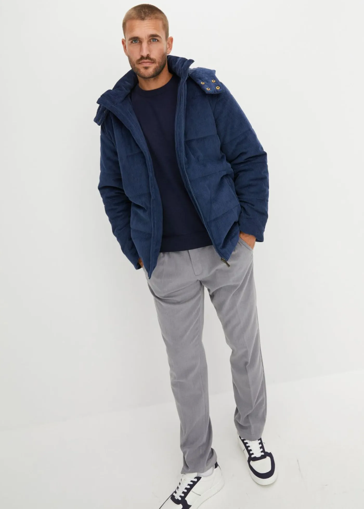 bonprix bonprix Chaquetas Y Abrigos·Chaquetas|Chaquetas Y Abrigos·Plumones>Chaqueta guateada de pana con capucha desmontable Azul almirante