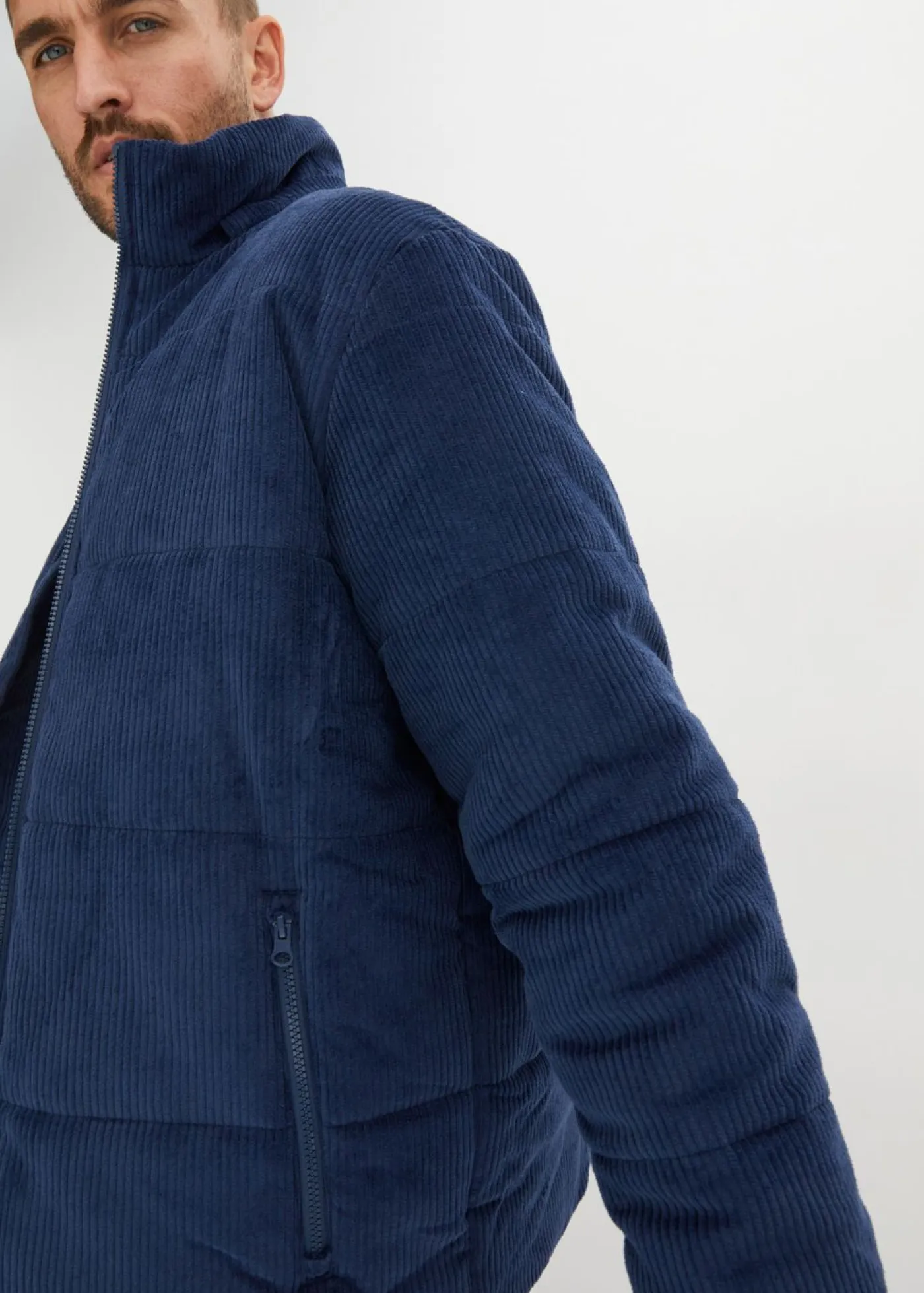 bonprix bonprix Chaquetas Y Abrigos·Chaquetas|Chaquetas Y Abrigos·Plumones>Chaqueta guateada de pana con capucha desmontable Azul almirante