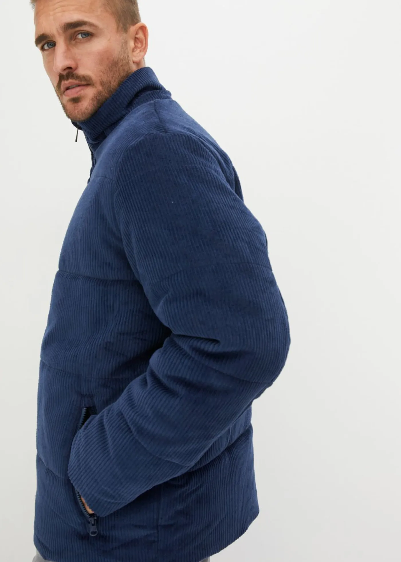 bonprix bonprix Chaquetas Y Abrigos·Chaquetas|Chaquetas Y Abrigos·Plumones>Chaqueta guateada de pana con capucha desmontable Azul almirante