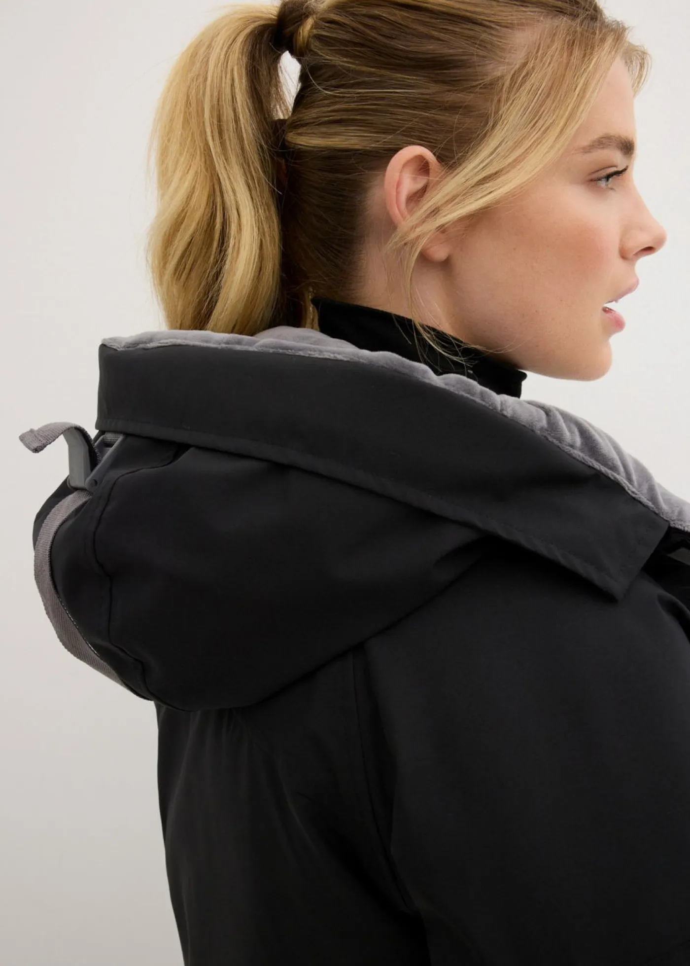 bonprix bonprix Ropa Para El Aire Libre|Ropa Deportiva>Chaqueta impermeable de esquí con protector antinieve Negro