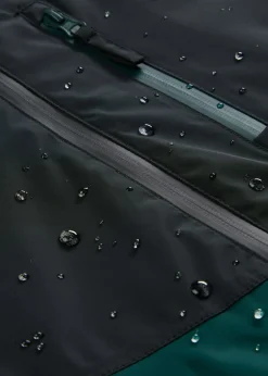 bonprix bonprix Ropa 9 A 16 Años·Chaquetas Y Ropa Outdoor>Chaqueta impermeable de invierno con capucha y diseño en color block verde intenso-negro