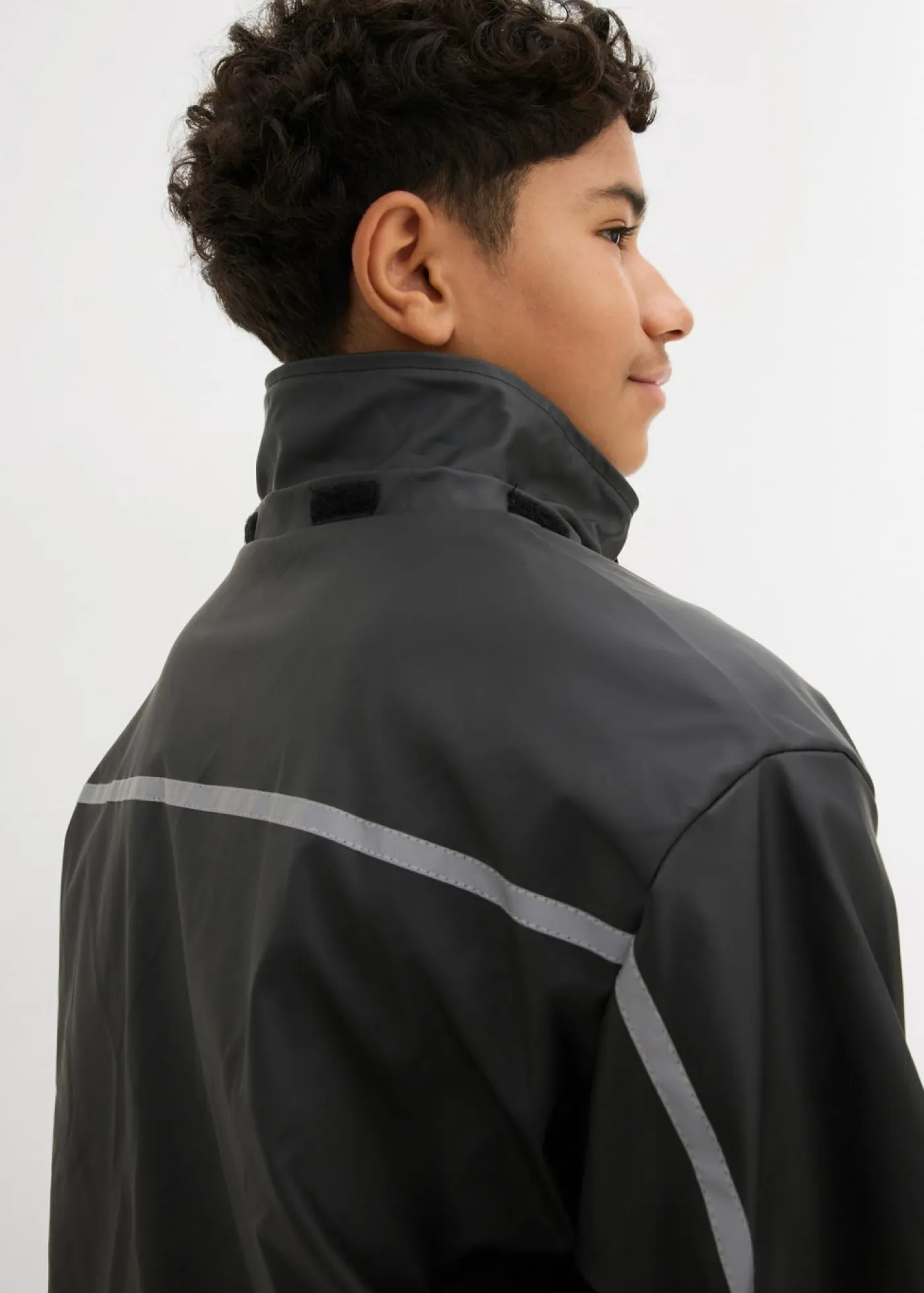 bonprix bonprix Ropa 9 A 16 Años·Chaquetas Y Ropa Outdoor>Chaqueta impermeable térmica con forro polar y capucha desmontable Negro