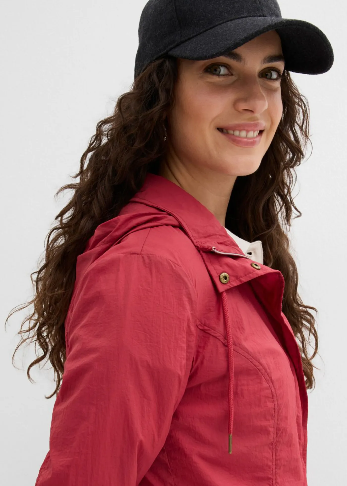 bonprix bonprix Chaquetas Y Abrigos>Chaqueta ligera de entretiempo con capucha Cereza