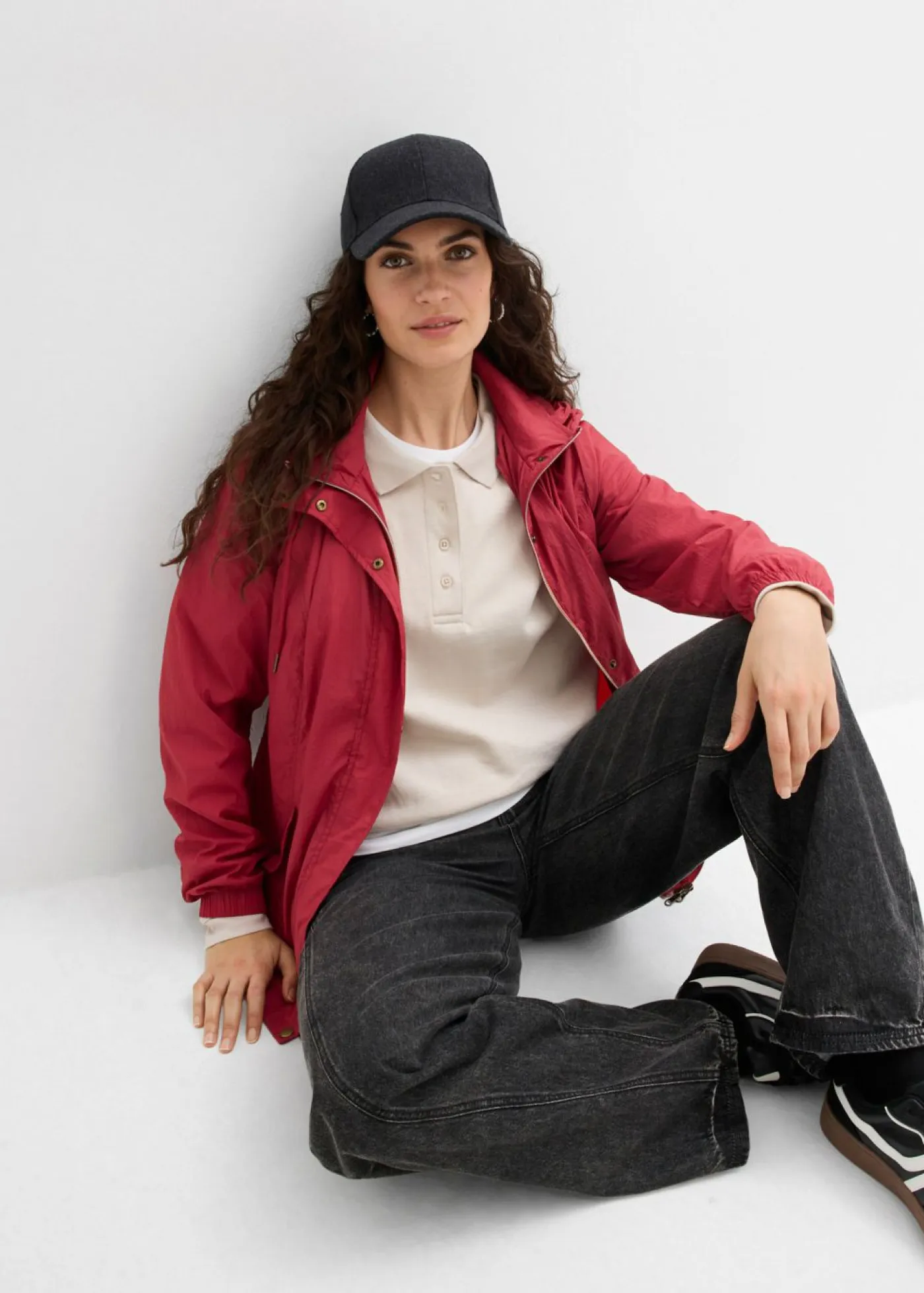 bonprix bonprix Chaquetas Y Abrigos>Chaqueta ligera de entretiempo con capucha Cereza