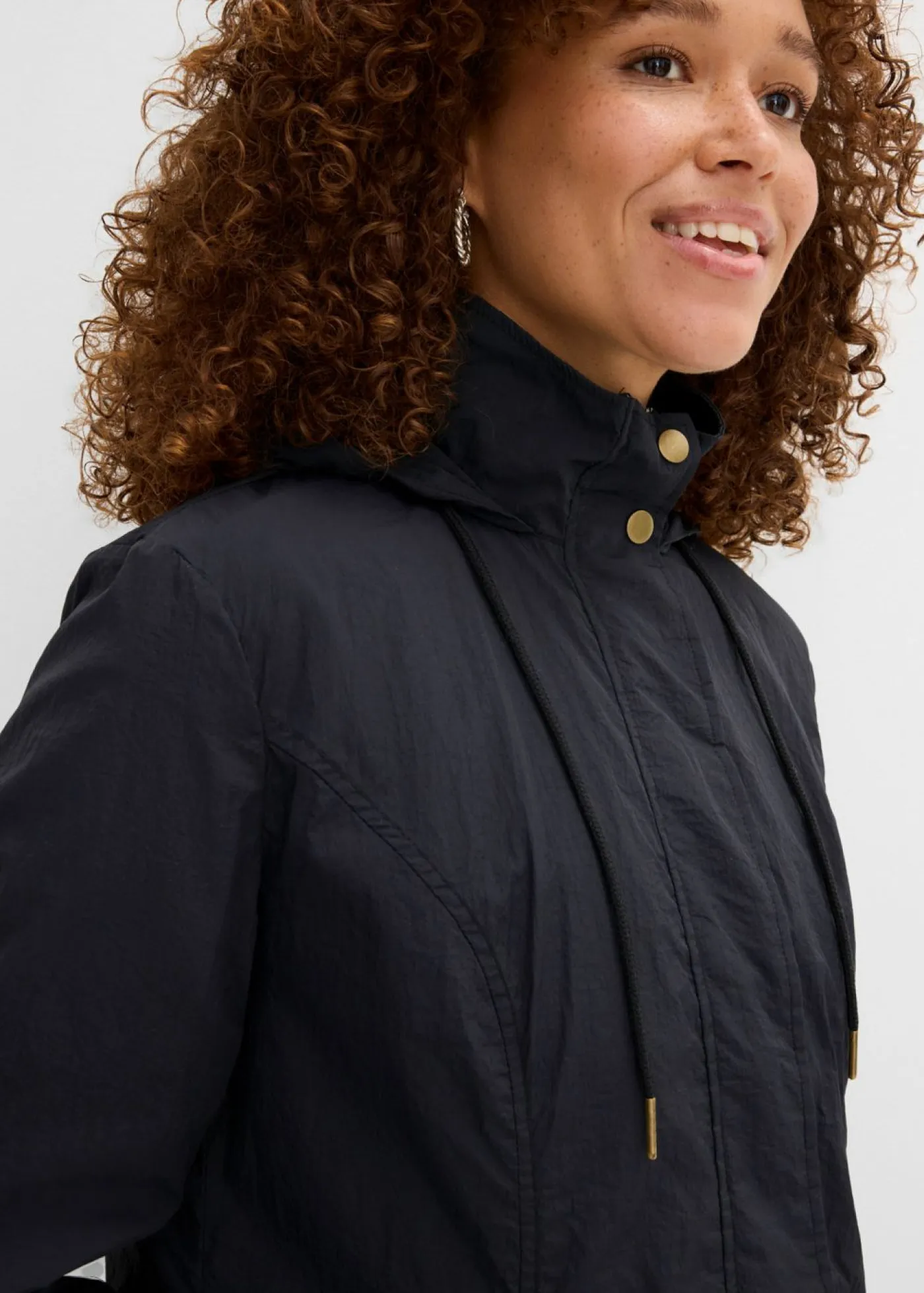 Mujer bonprix bonprix Chaqueta ligera de entretiempo con capucha