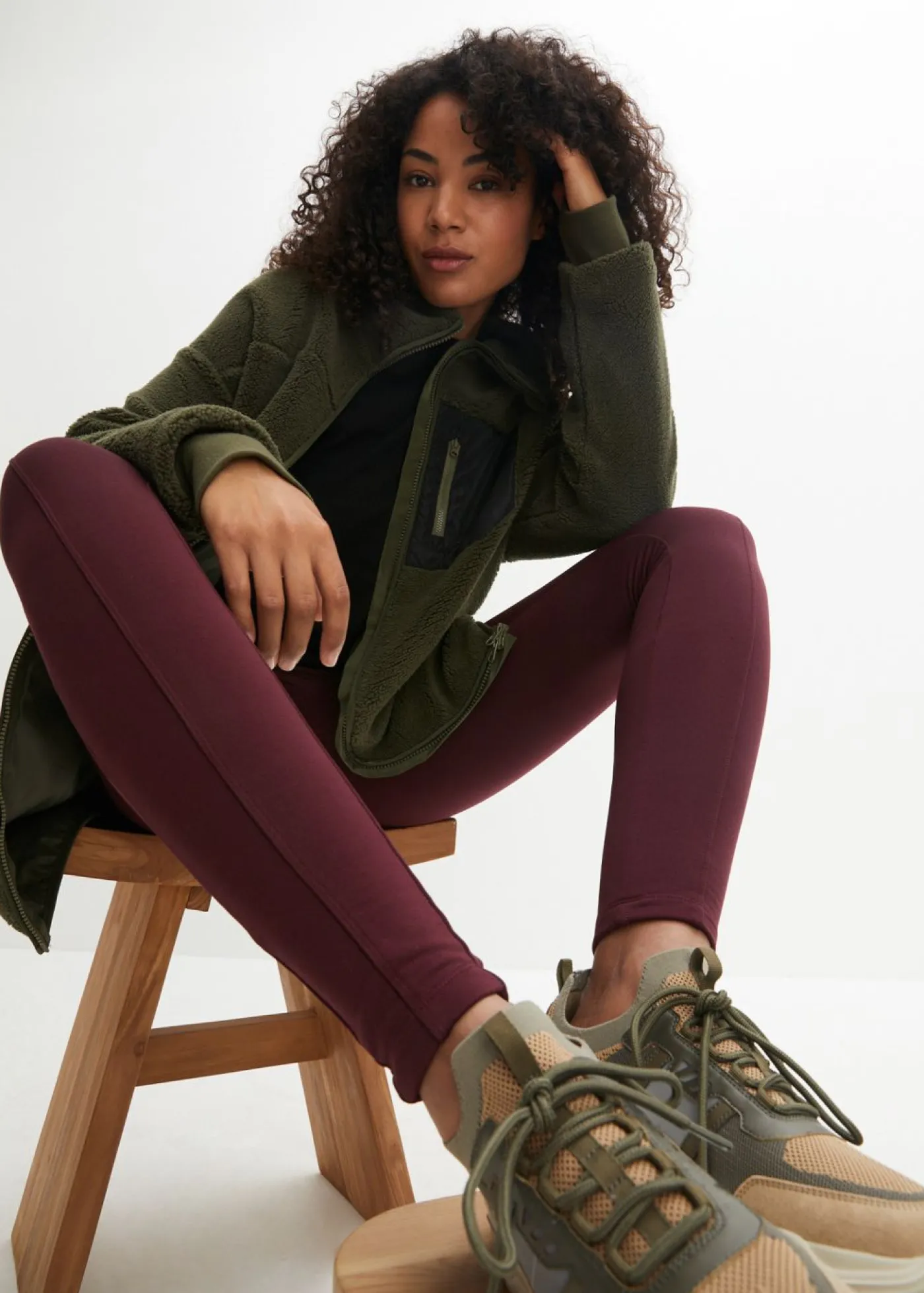 bonprix bonprix Ropa Cómoda|Chaquetas Y Abrigos>Chaqueta polar Verde oliva oscuro