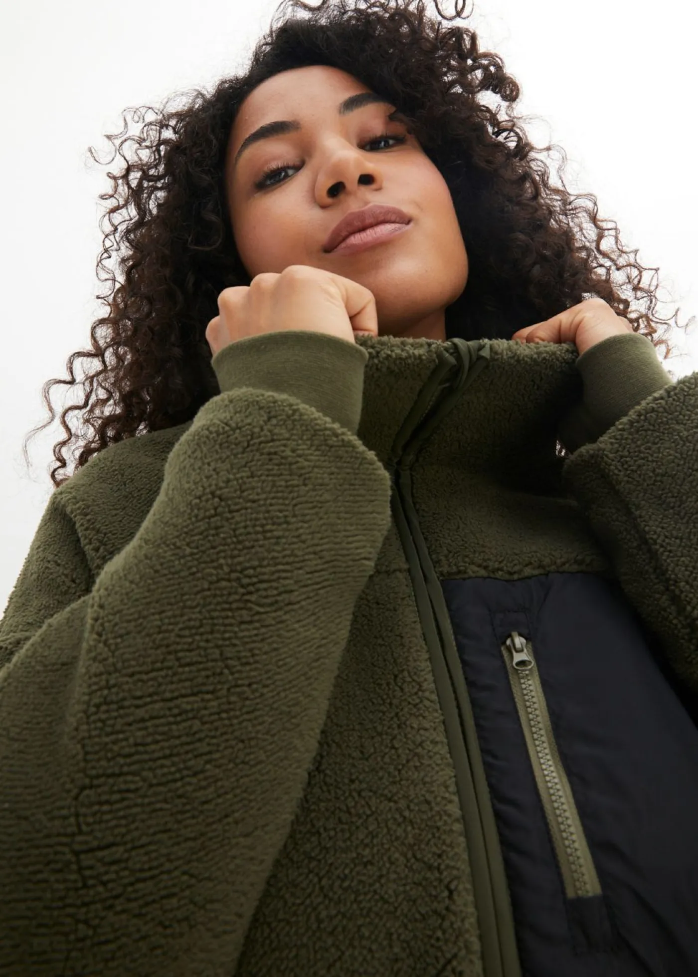 bonprix bonprix Ropa Cómoda|Chaquetas Y Abrigos>Chaqueta polar Verde oliva oscuro