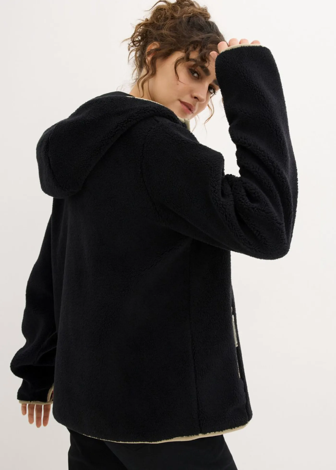 bonprix bonprix Ropa Cómoda|Chaquetas Y Abrigos>Chaqueta polar con capucha Negro