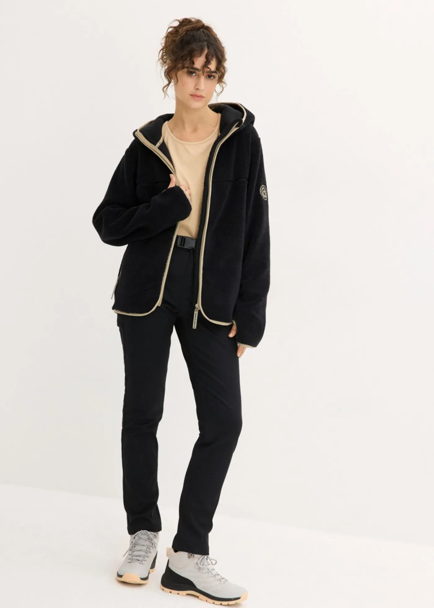 bonprix bonprix Ropa Cómoda|Chaquetas Y Abrigos>Chaqueta polar con capucha Negro