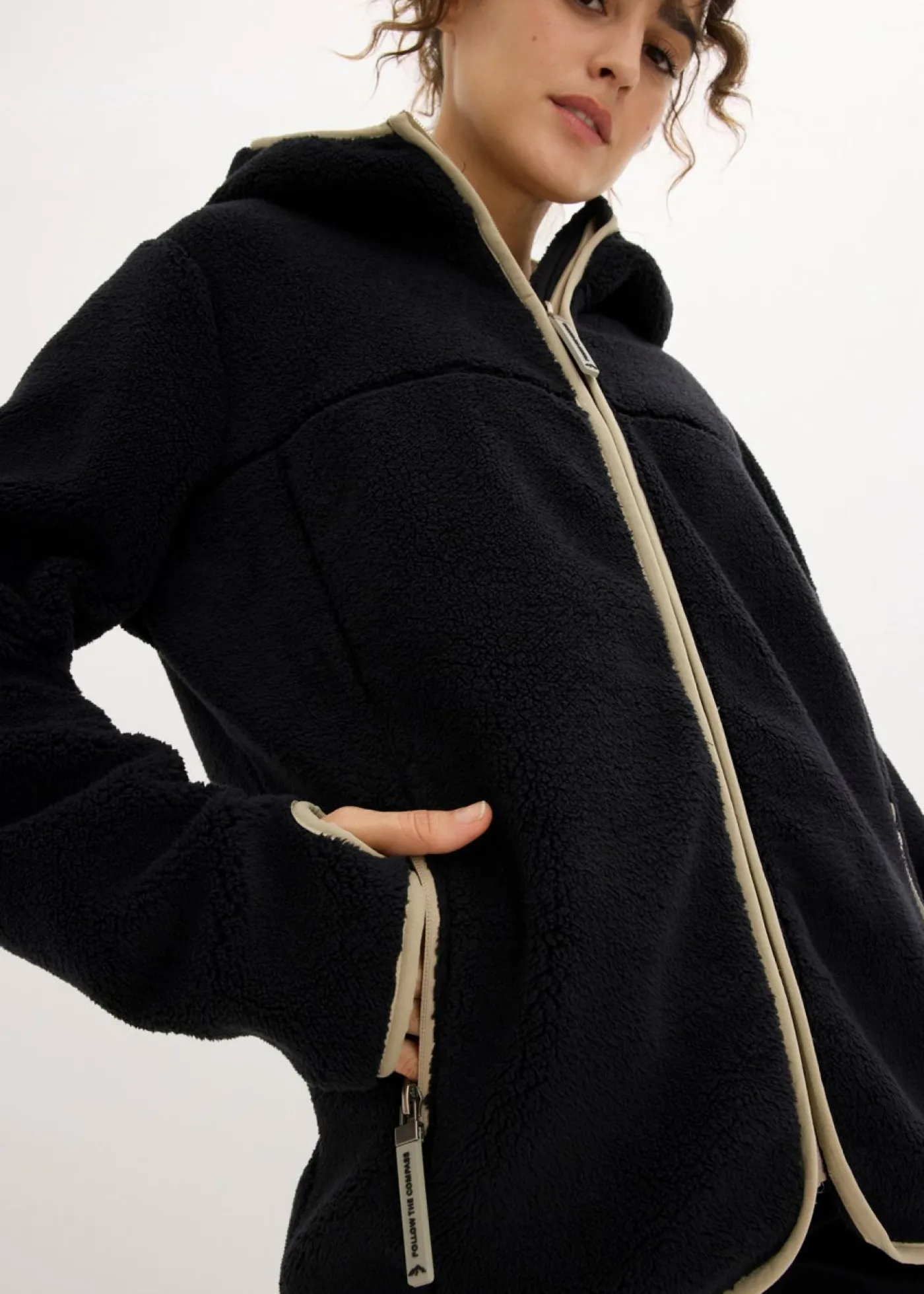 bonprix bonprix Ropa Cómoda|Chaquetas Y Abrigos>Chaqueta polar con capucha Negro