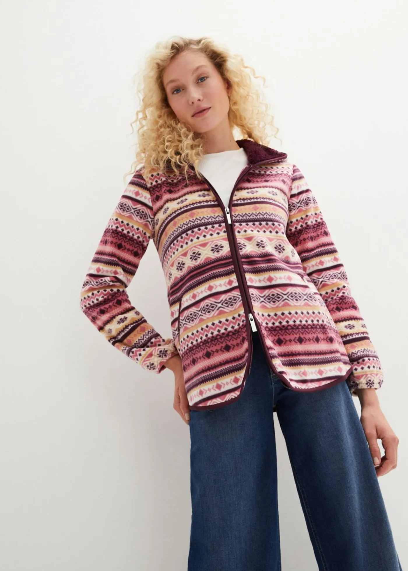 bonprix bonprix Ropa Cómoda|Chaquetas Y Abrigos>Chaqueta polar con capucha y estampado noruego sorbete de frutos rojos