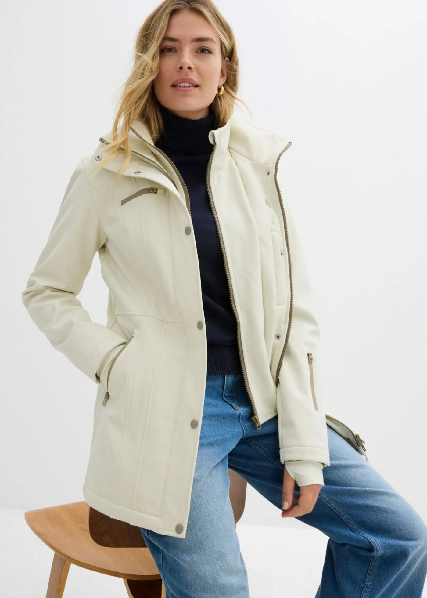 bonprix bonprix Chaquetas Y Abrigos>Chaqueta softshell elástica con diseño largo y tejido repelente al agua Beige