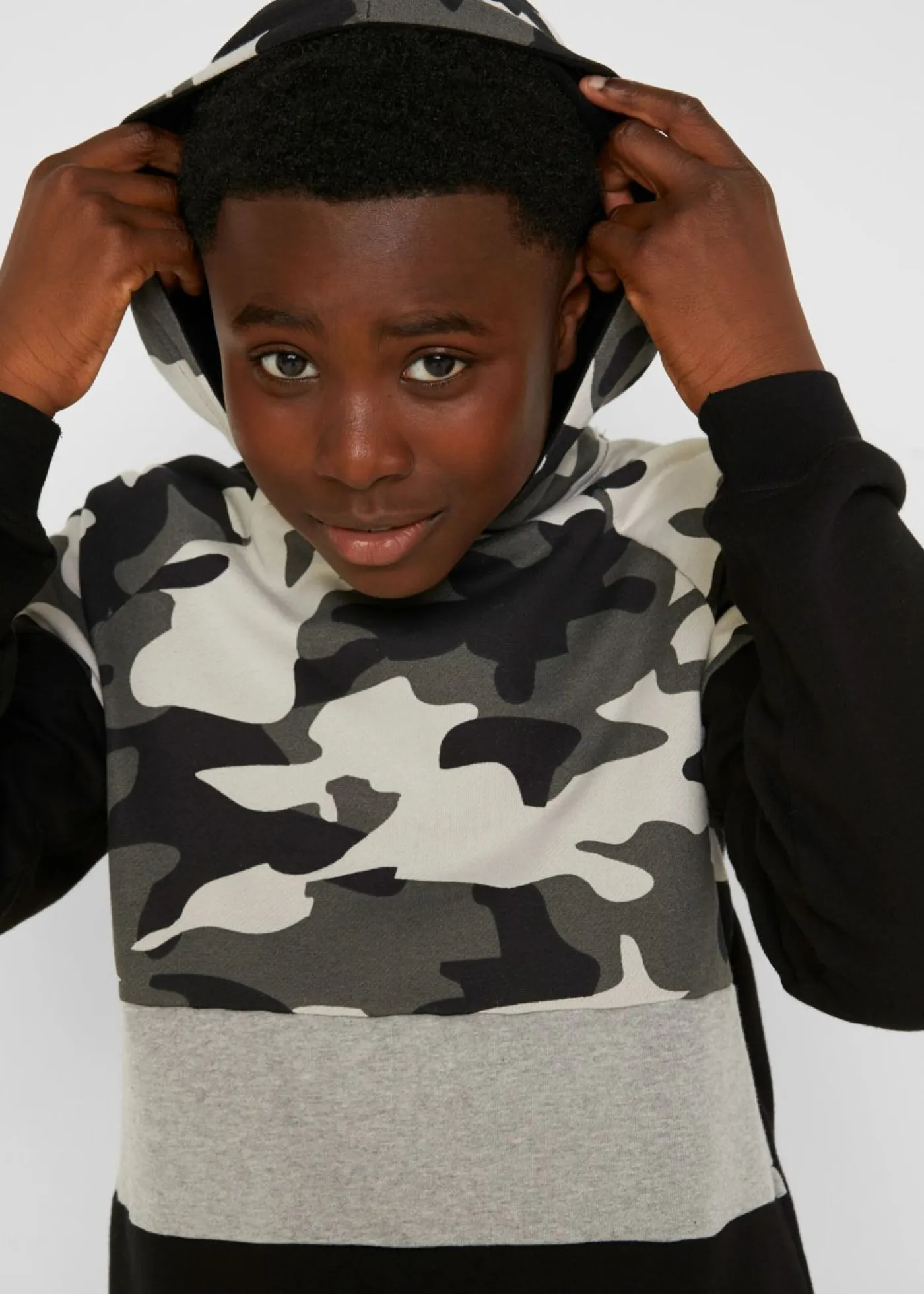 bonprix bonprix Ropa 9 A 16 Años·Sudaderas Y Jerséis|Ropa 9 A 16 Años·Pantalones>Chándal de algodón orgánico puro (conjunto de 2 piezas) Negro estampado