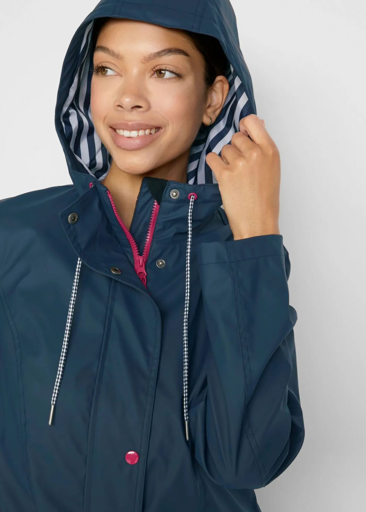 bonprix bonprix Chaquetas Y Abrigos>Chubasquero impermeable Azul marino