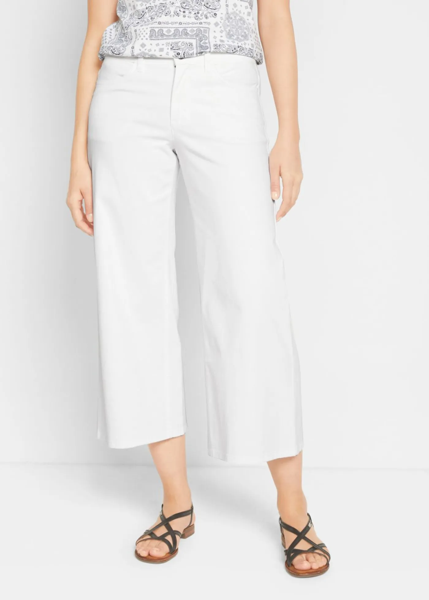 bonprix bonprix Vaqueros>Cómodos vaqueros elásticos de corte capri (2 unidades) Denim azul hielo-blanco