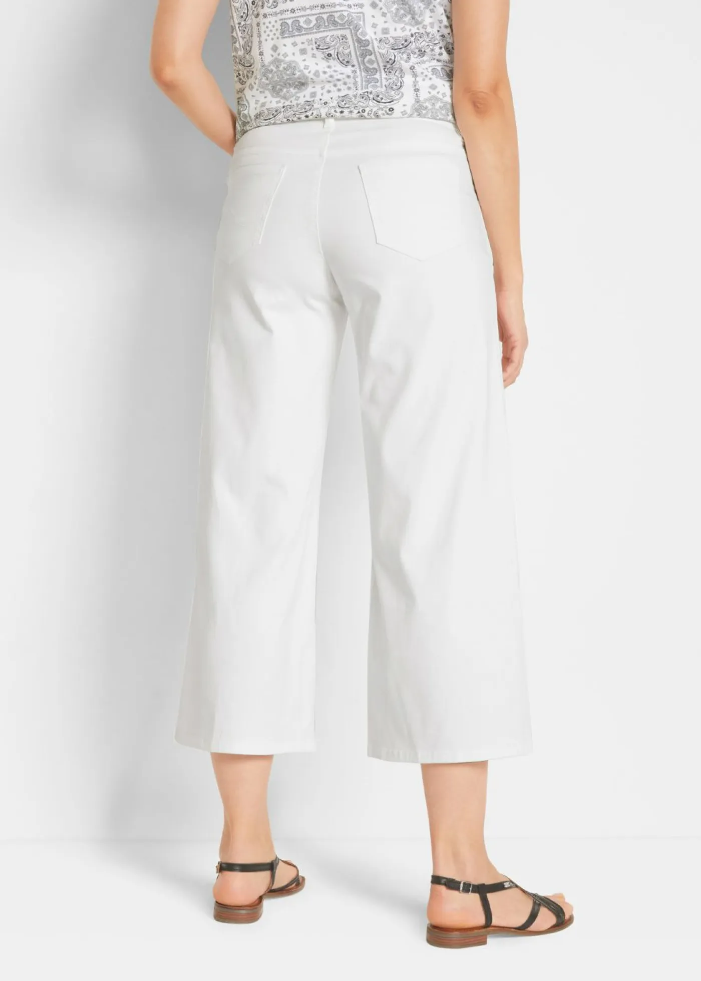 bonprix bonprix Vaqueros>Cómodos vaqueros elásticos de corte capri (2 unidades) Denim azul hielo-blanco