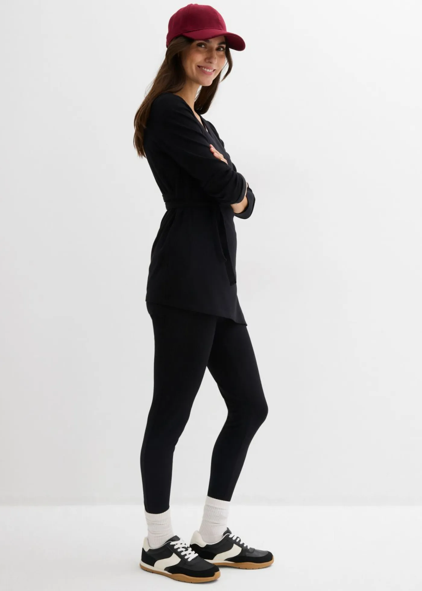 bonprix bonprix Premamá>Conjunto de camiseta cruzada premamá con cómodos leggings (2 piezas) Negro