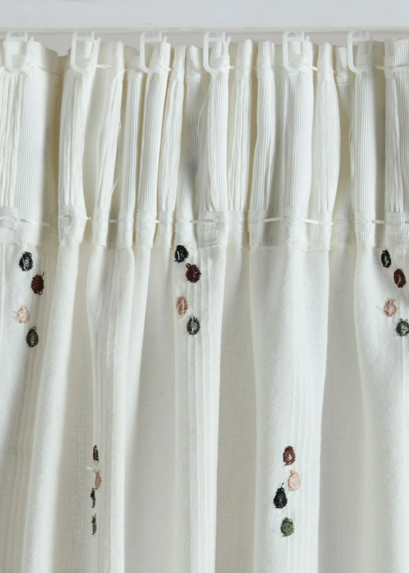 bonprix bonprix Muebles De Sala De Estar·Cortinas De Salón|Cortinas Para Dormitorio>Cortina de algodón orgánico tejida con lunares (1 unidad) Crema-marrón grisáceo-negro-verde oscuro