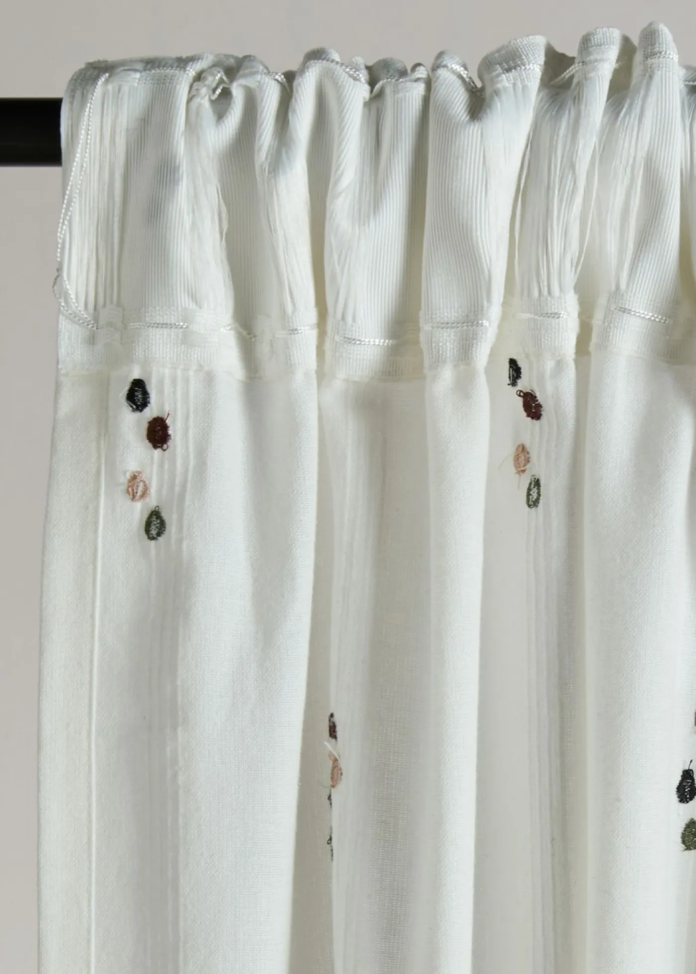 bonprix bonprix Muebles De Sala De Estar·Cortinas De Salón|Cortinas Para Dormitorio>Cortina de algodón orgánico tejida con lunares (1 unidad) Crema-marrón grisáceo-negro-verde oscuro