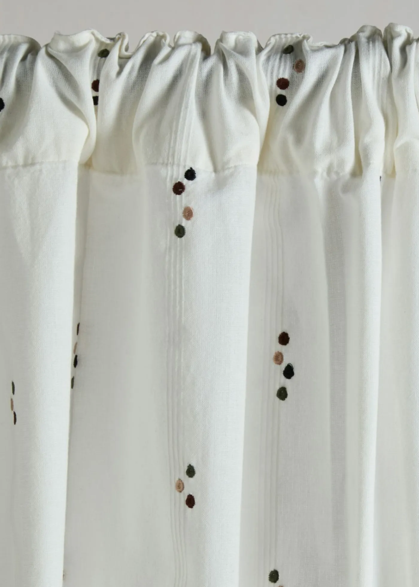 bonprix bonprix Muebles De Sala De Estar·Cortinas De Salón|Cortinas Para Dormitorio>Cortina de algodón orgánico tejida con lunares (1 unidad) Crema-marrón grisáceo-negro-verde oscuro