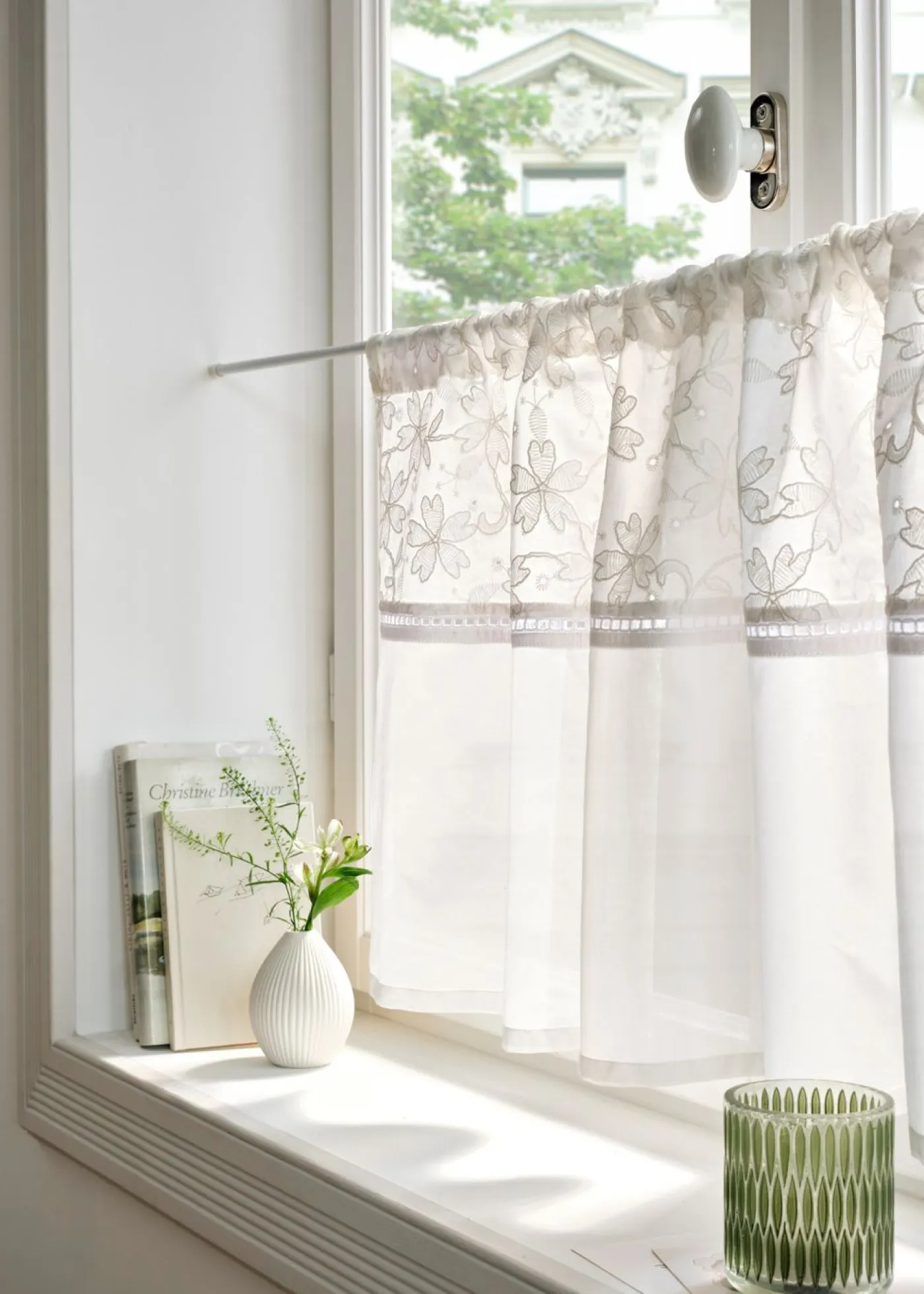 bonprix bonprix Cortina de algodón orgánico con bordado