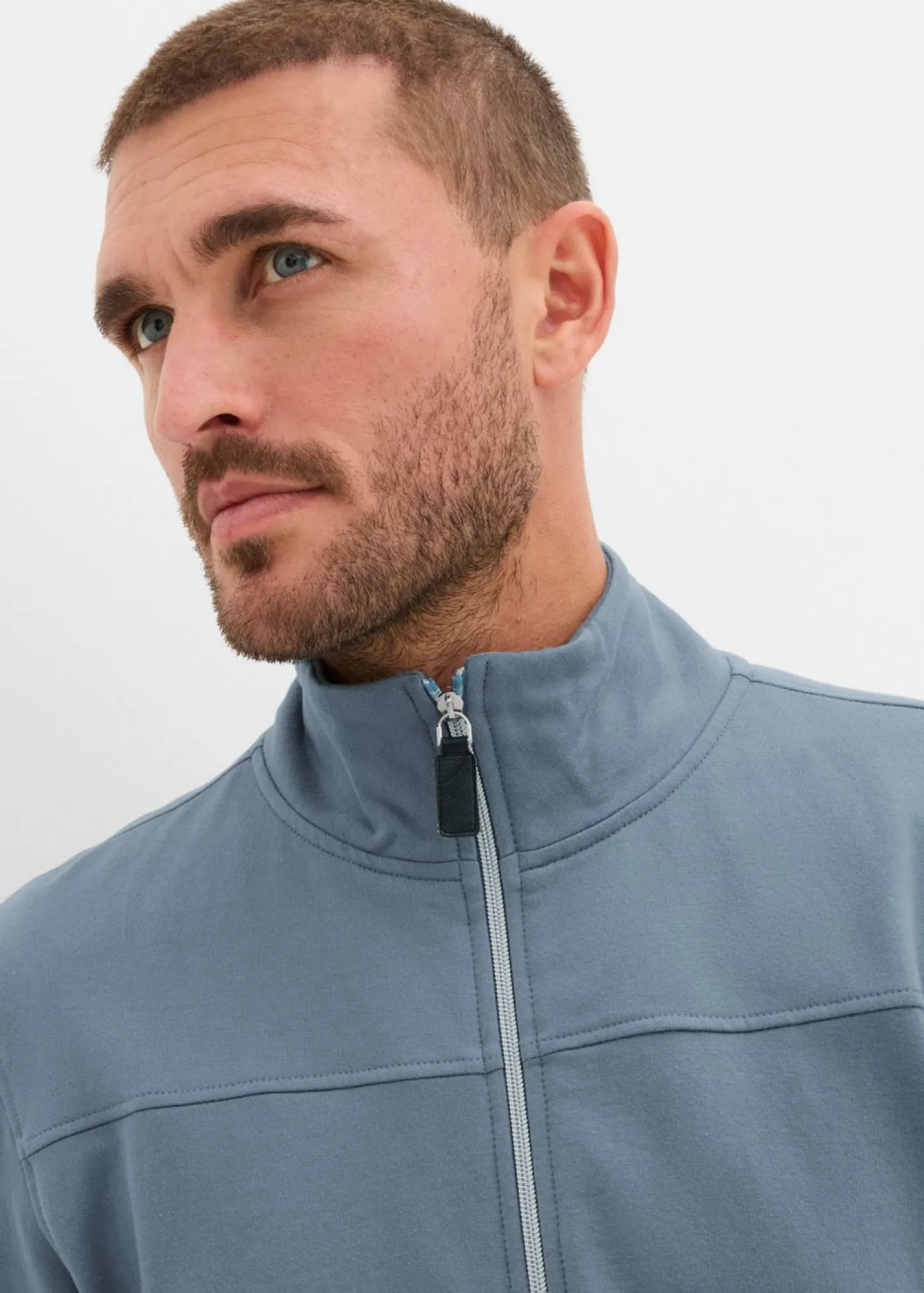 Hombre bonprix bonprix Elegante chaqueta de chándal de suave mezcla de algodón