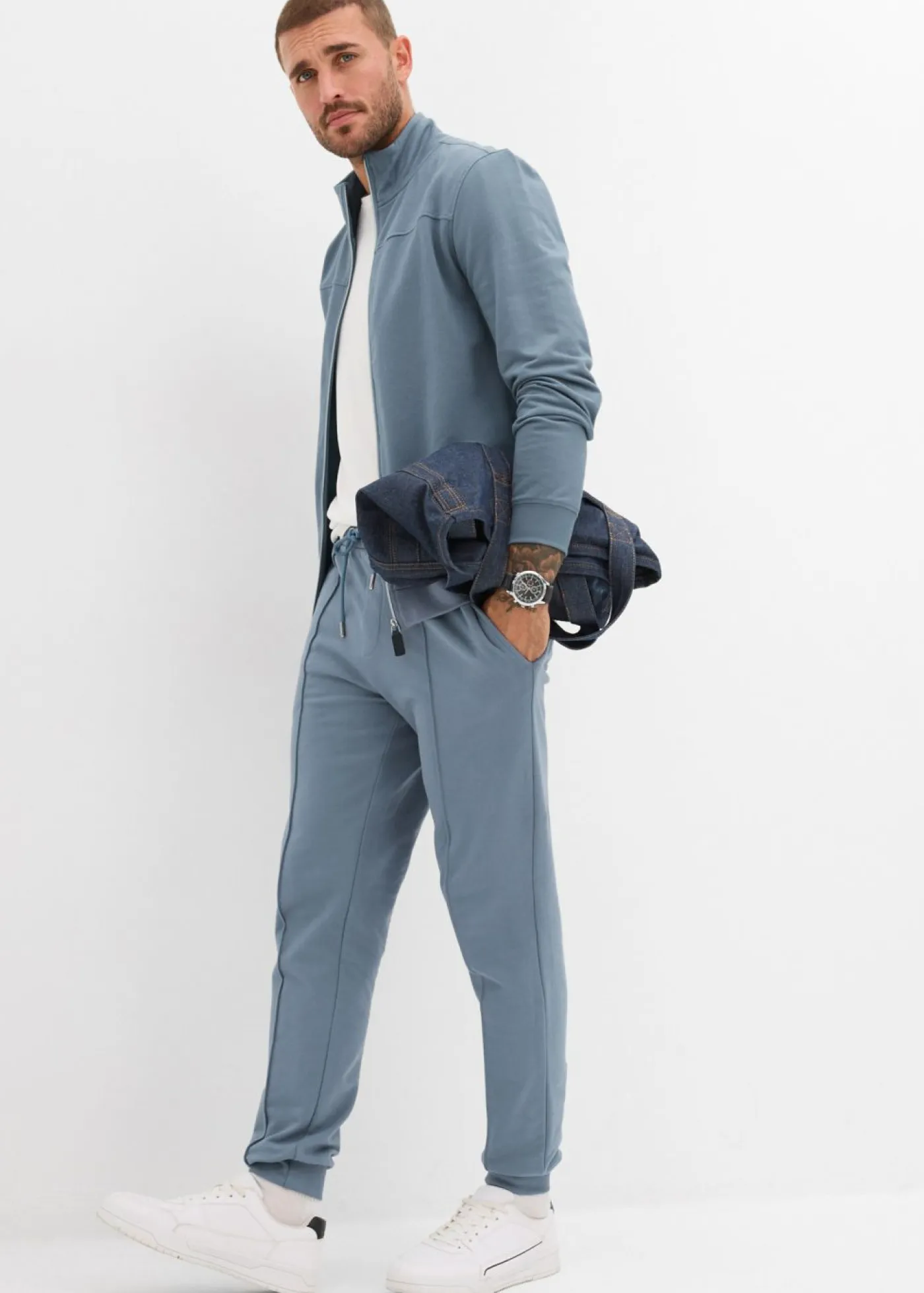 Hombre bonprix bonprix Elegante pantalón deportivo con ribete de suave mezcla de algodón