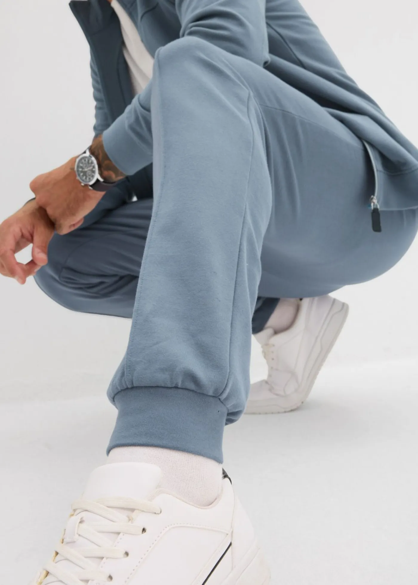 Hombre bonprix bonprix Elegante pantalón deportivo con ribete de suave mezcla de algodón