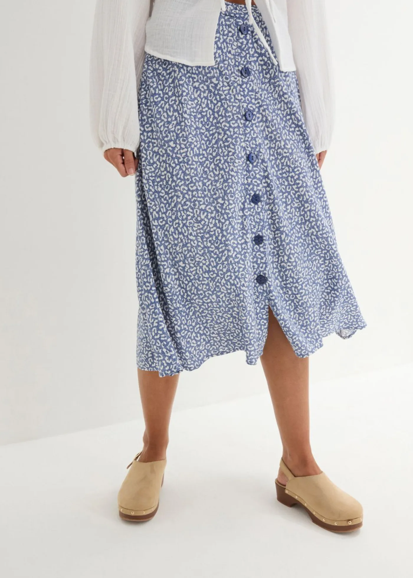 bonprix bonprix Faldas>Falda de viscosa hasta la rodilla con bolsillos y cintura cómoda estampado leo azul vaquero/blanco