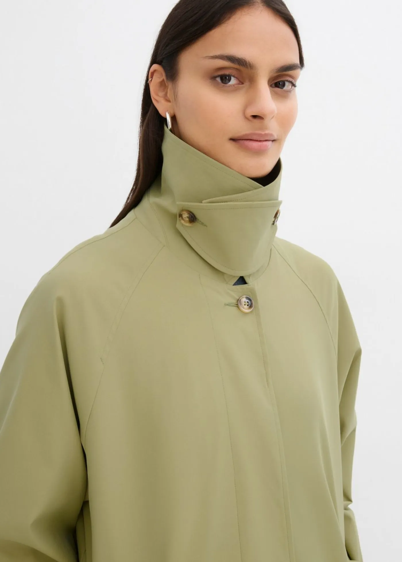 bonprix bonprix Esenciales|Chaquetas Y Abrigos>Gabardina con trabillas Verde caqui