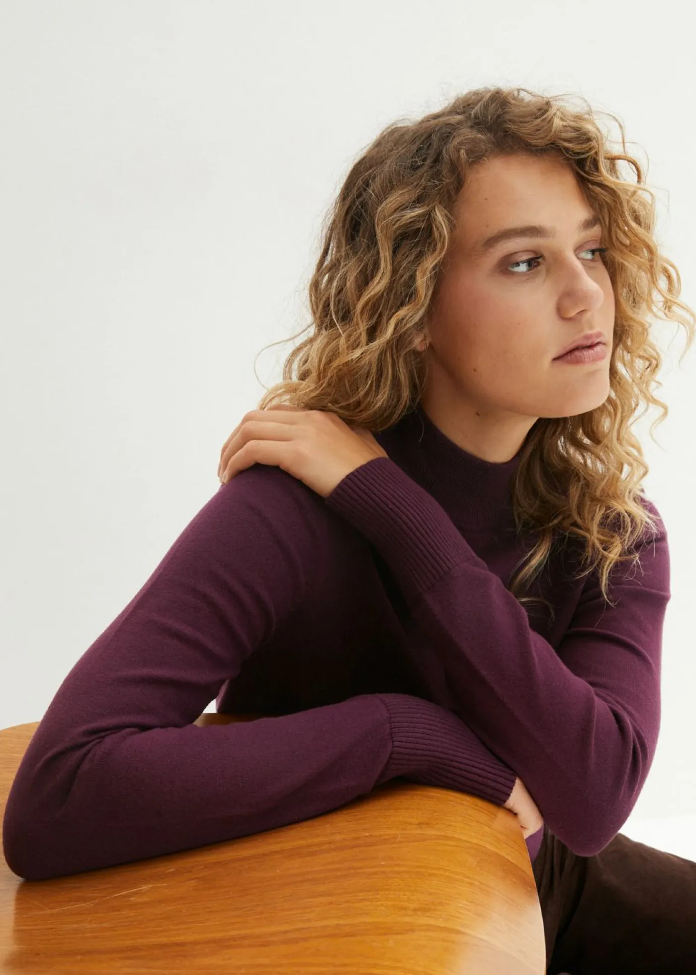 bonprix bonprix Básicos|Jerséis>Jersey básico de punto fino con cuello alto y algodón reciclado morado intenso