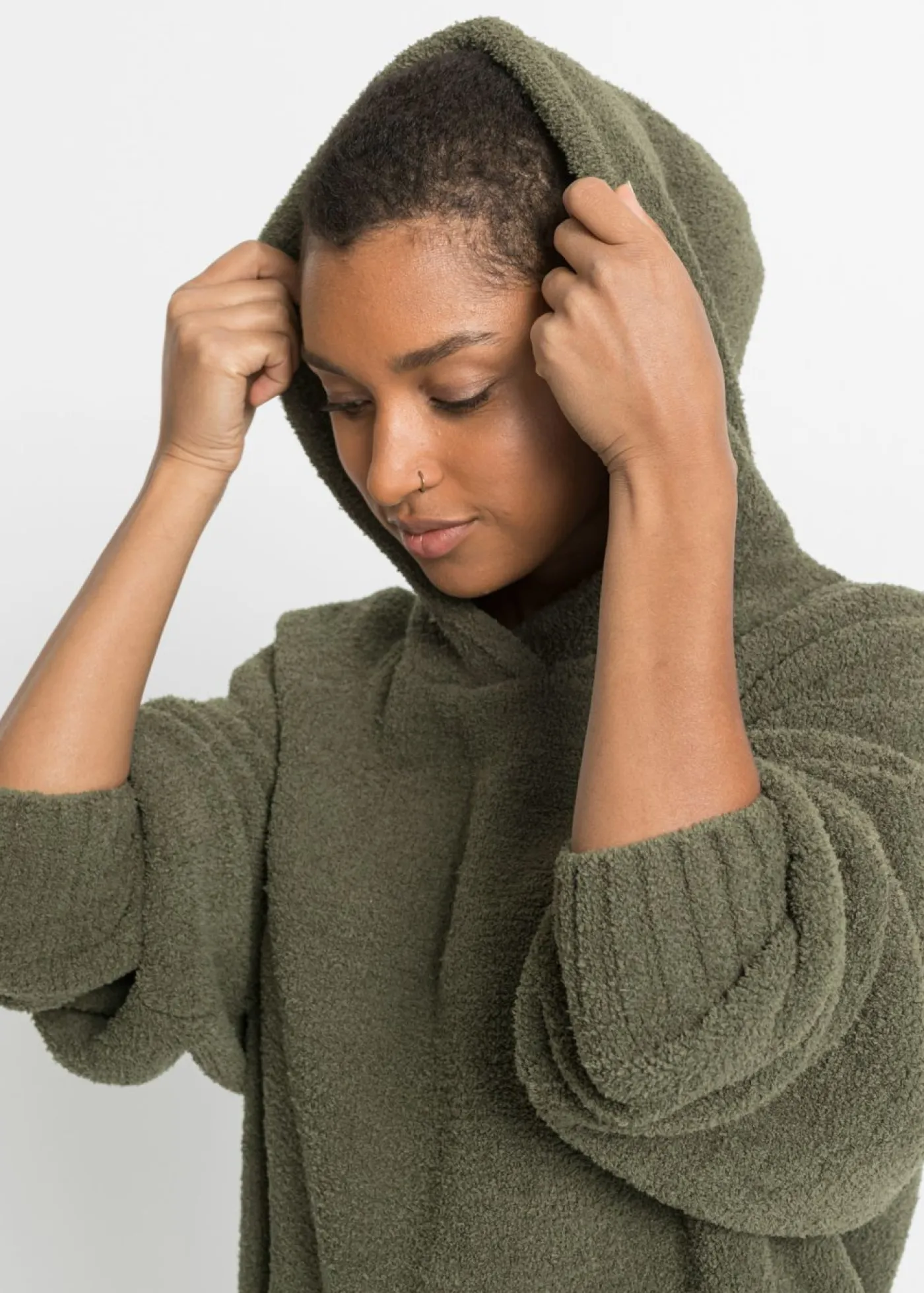 bonprix bonprix Jerséis|Ropa De Punto>Jersey con capucha de forro polar Oliva