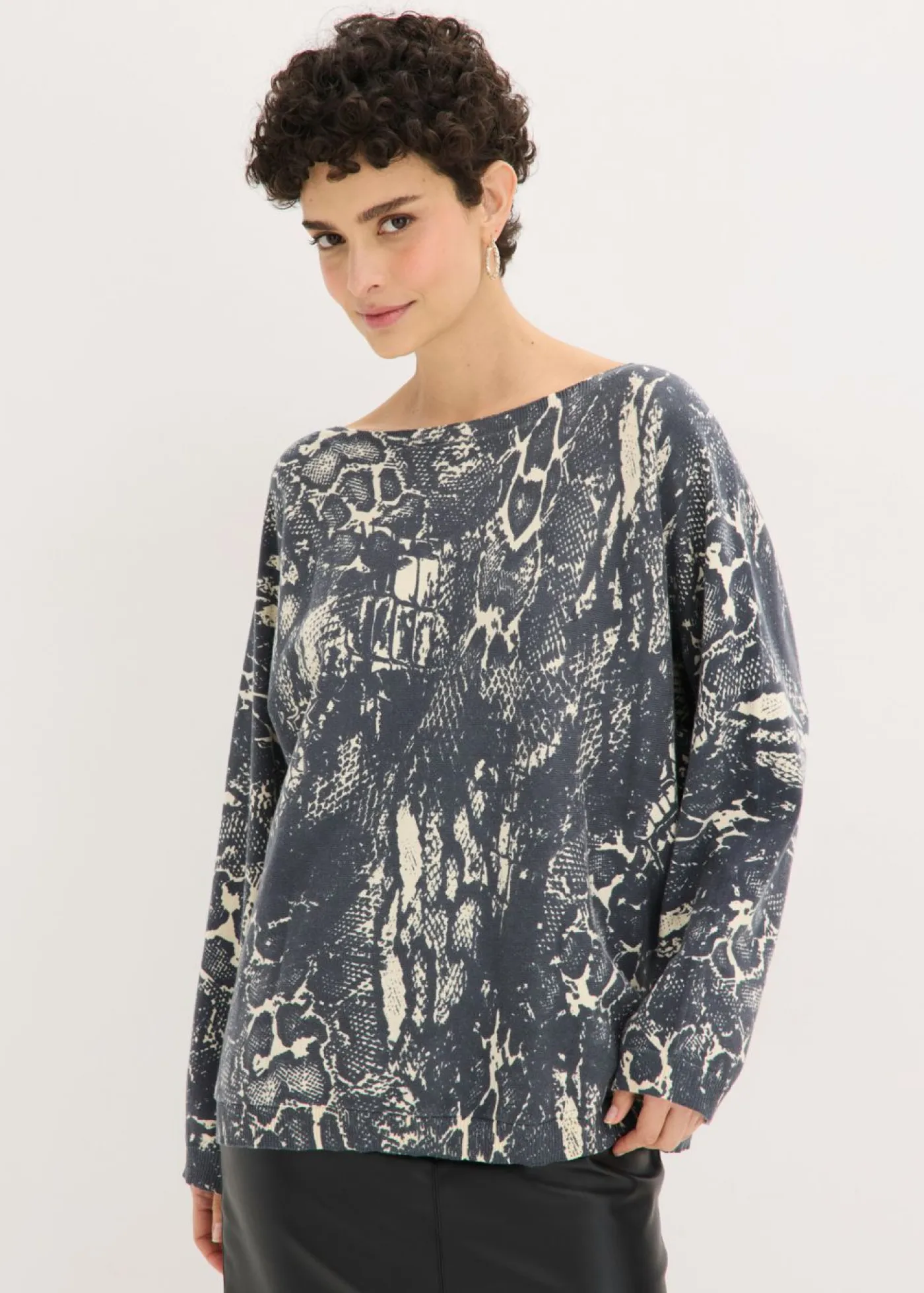 bonprix bonprix Jerséis|Ropa De Punto>Jersey con mangas tipo murciélago y estampado de serpiente Negro + blanco perla