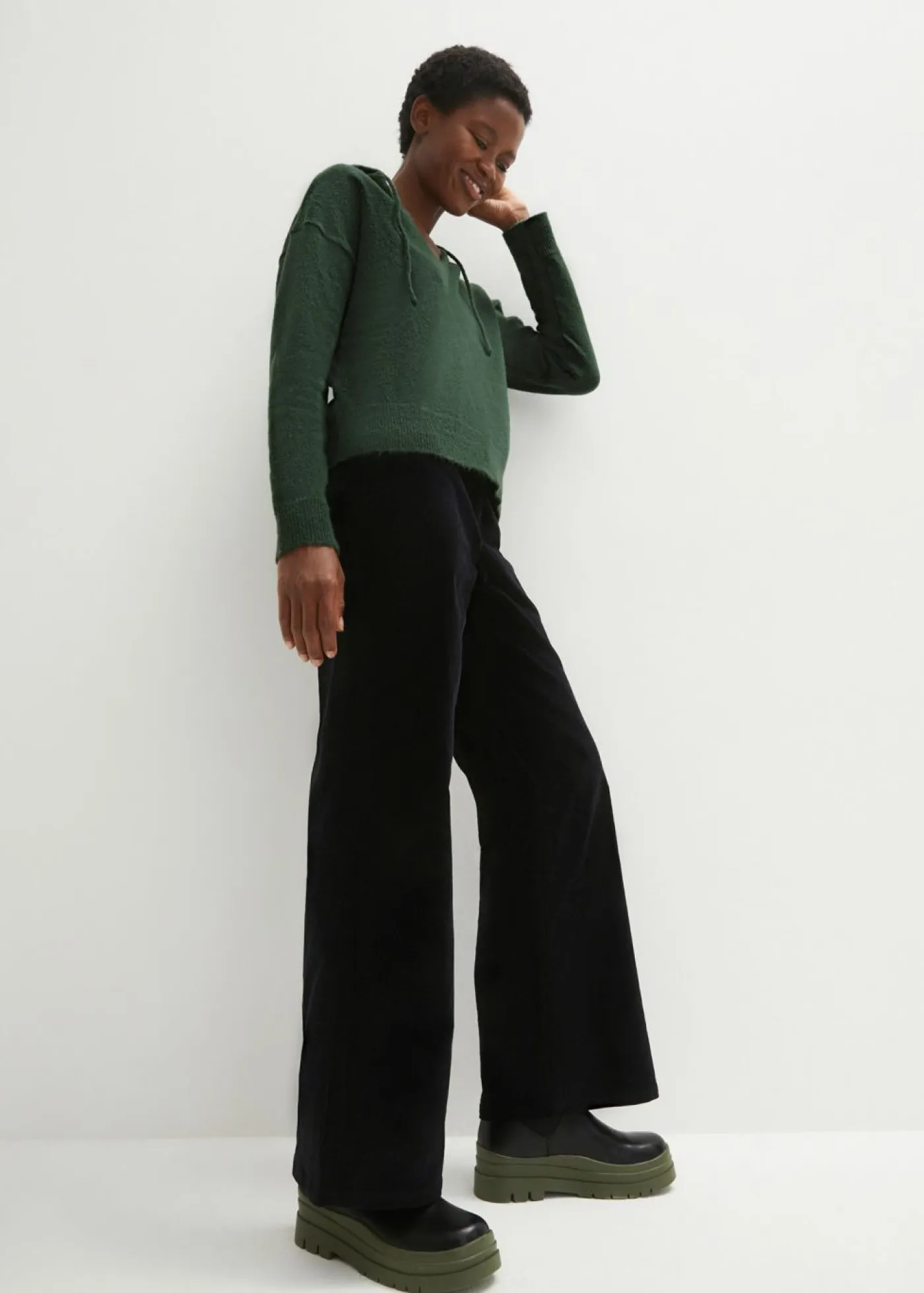 bonprix bonprix Jerséis|Ropa De Punto>Jersey de punto con escote en V y capucha Verde oscuro