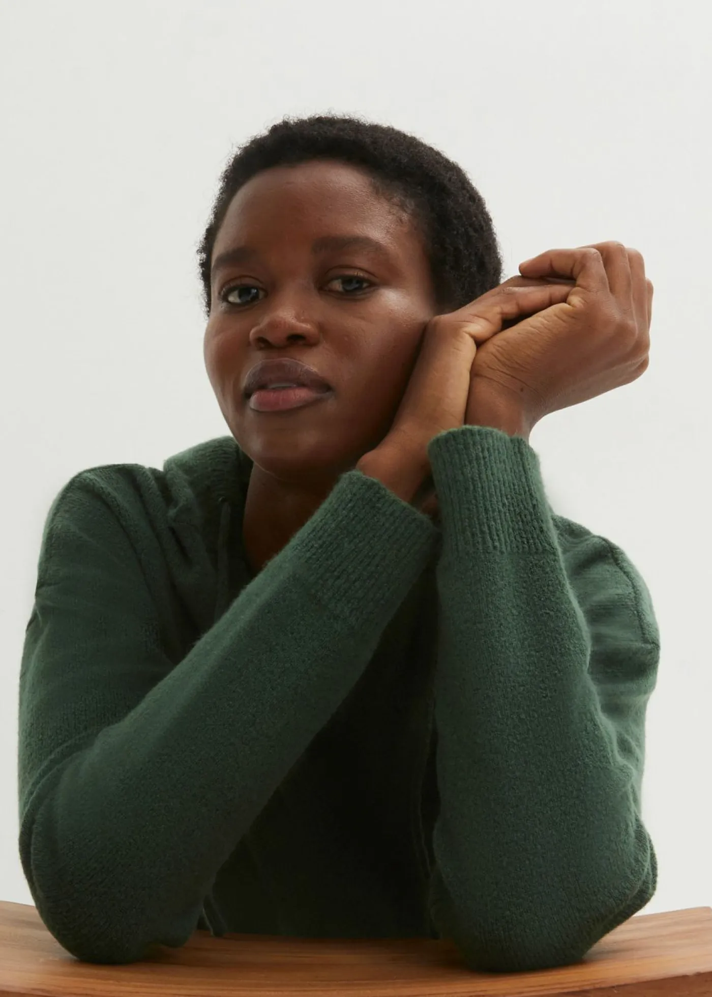 bonprix bonprix Jerséis|Ropa De Punto>Jersey de punto con escote en V y capucha Verde oscuro