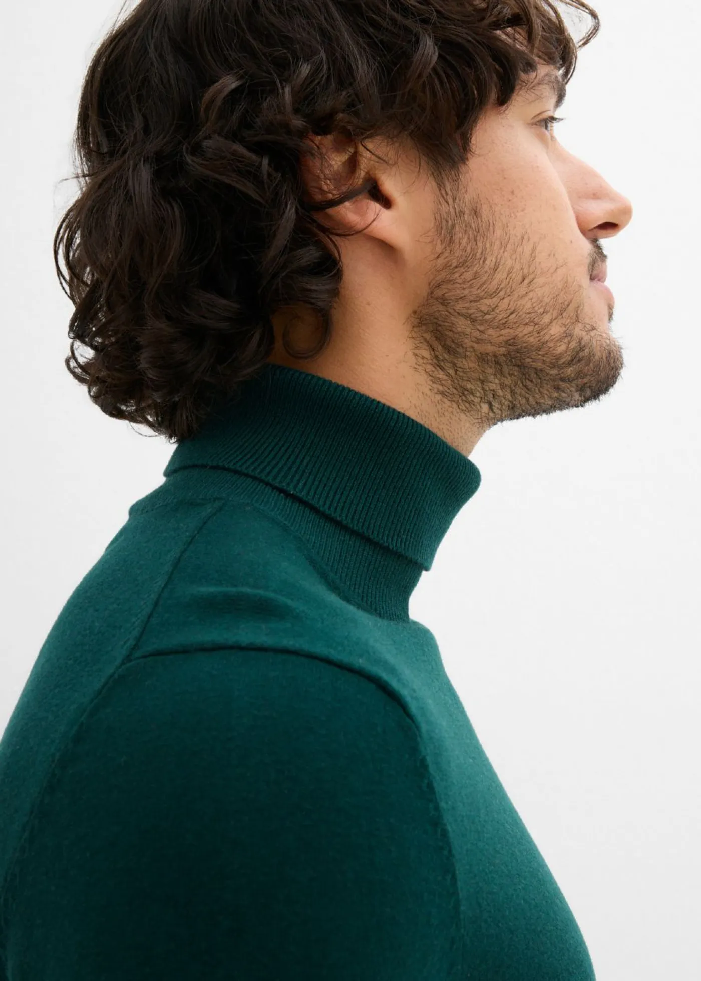 Hombre bonprix bonprix Jersey de punto fino con lana merina de calidad con cuello vuelto y corte ajustado