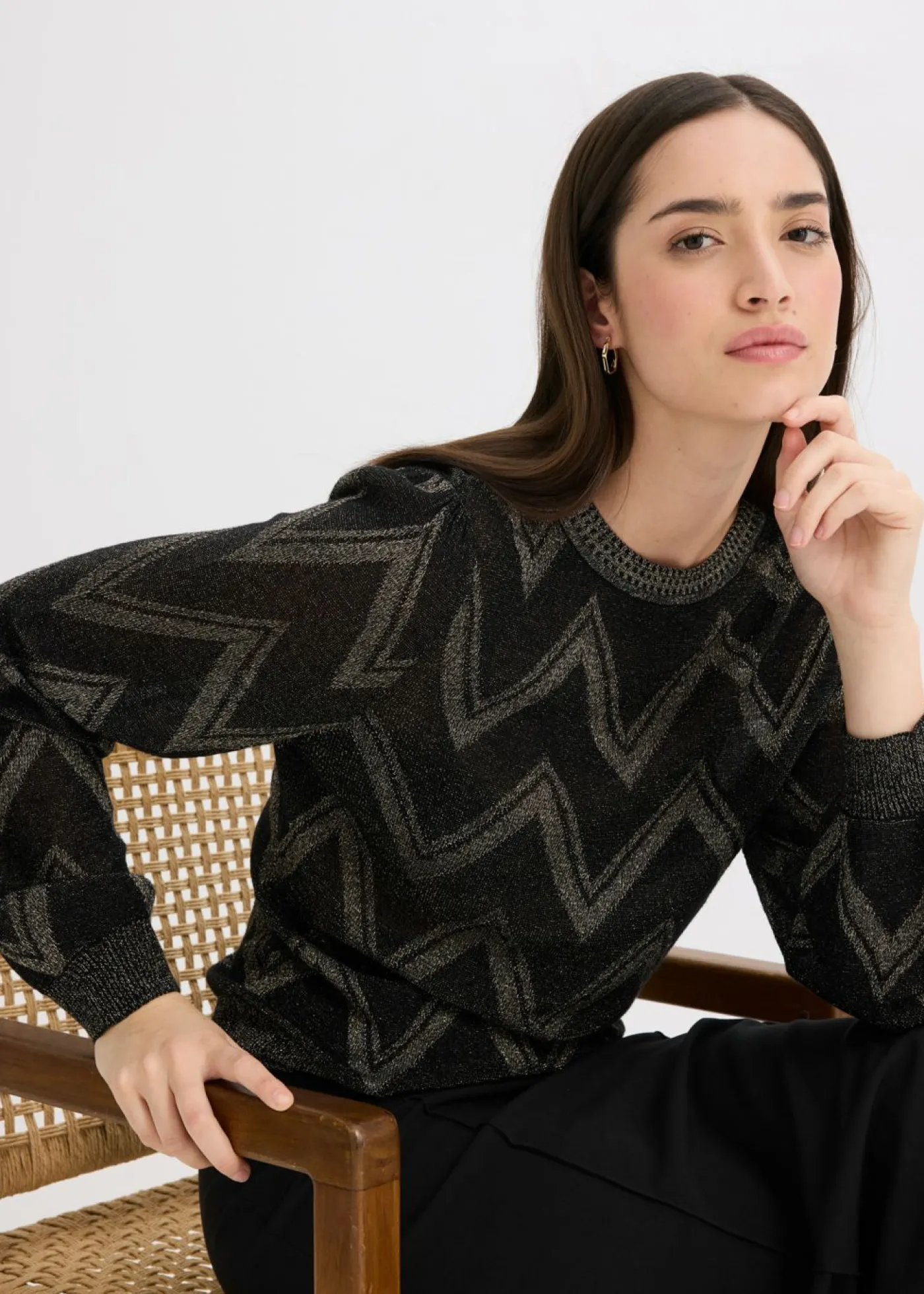 bonprix bonprix Jerséis|Ropa De Punto>Jersey de punto fino con efecto brillante Negro-oro