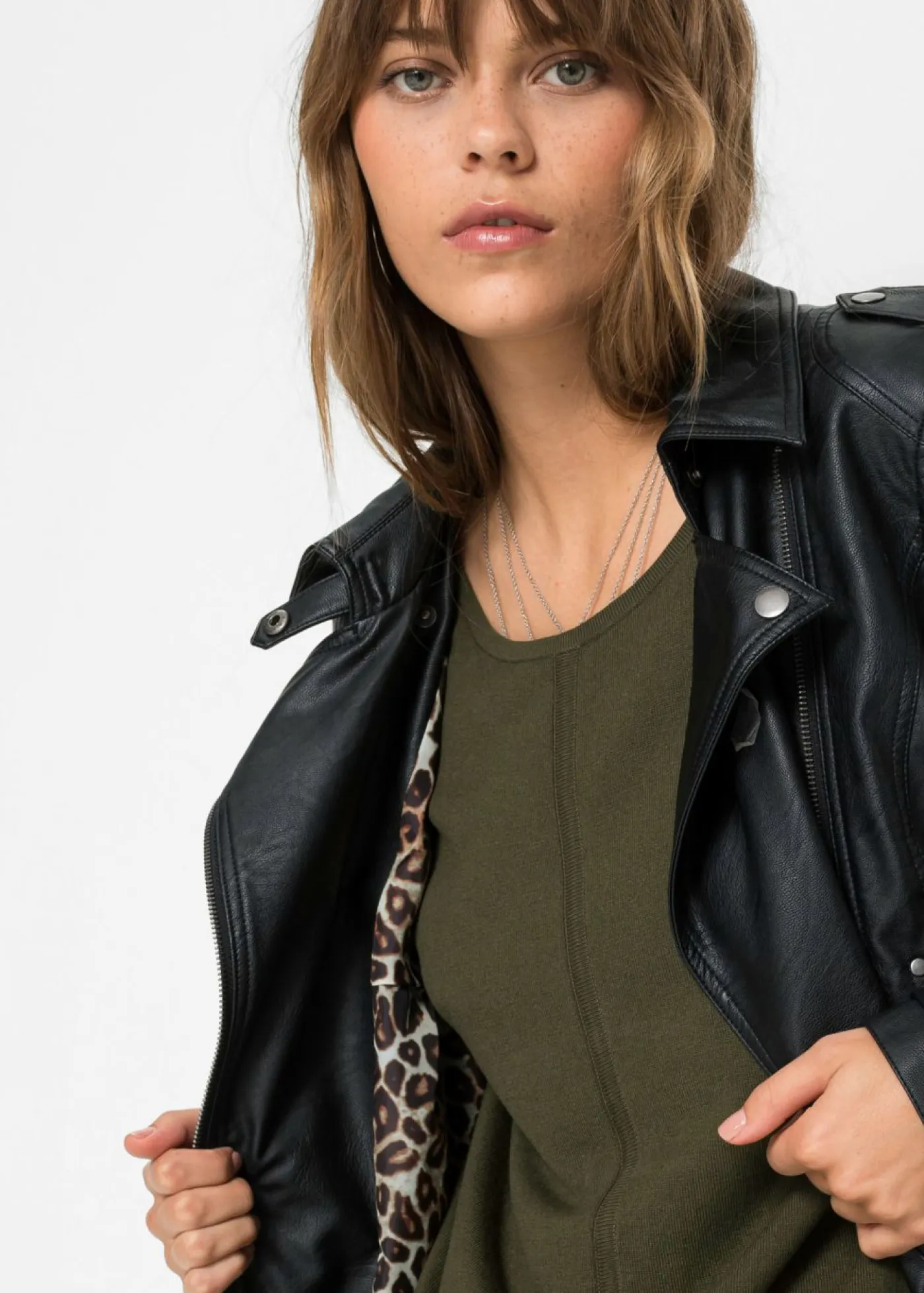 bonprix bonprix Jerséis|Ropa De Punto>Jersey de punto oversize en mezcla de viscosa Verde oliva oscuro