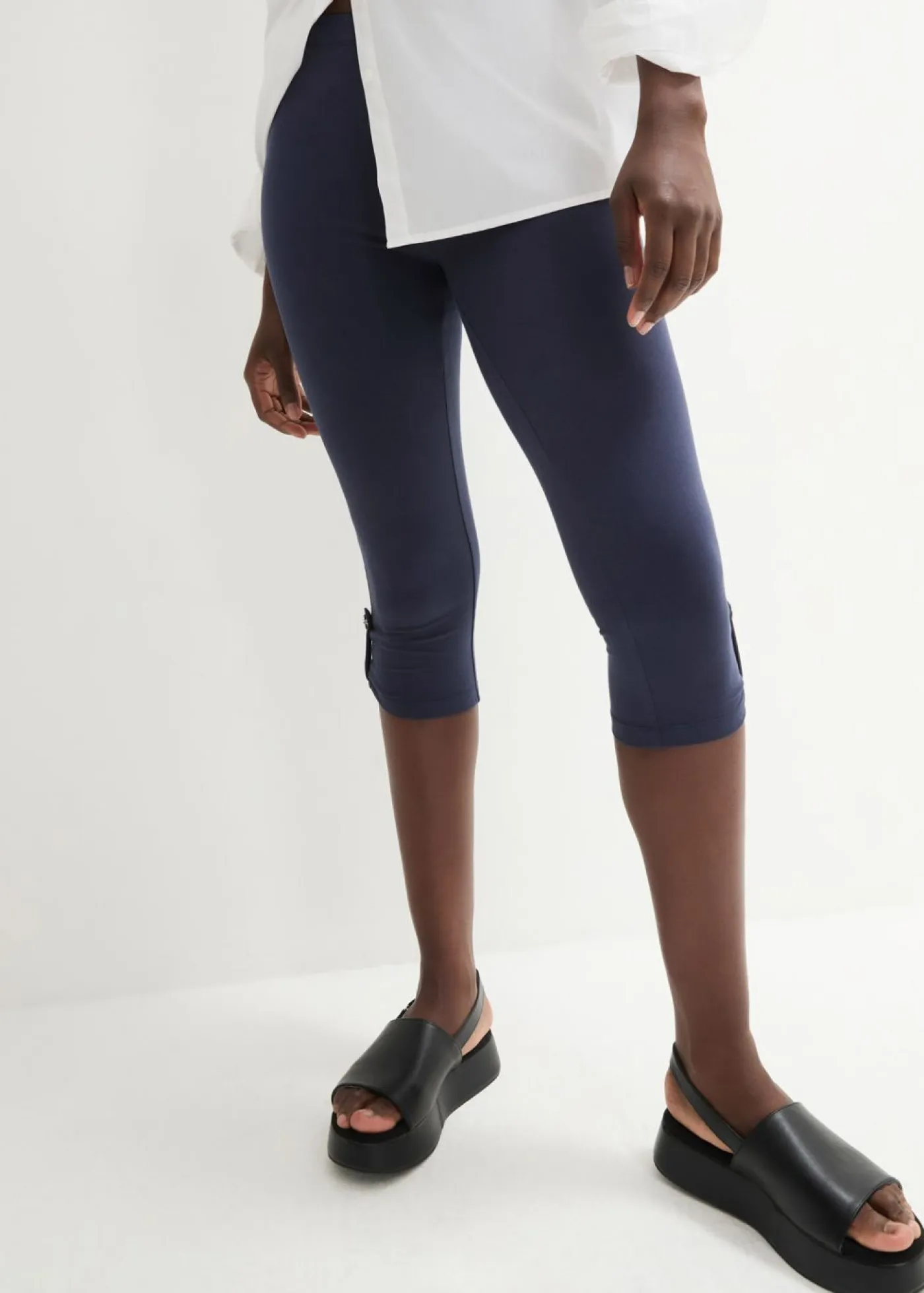 bonprix bonprix Pantalones>Leggings capri de algodón orgánico Azul marino