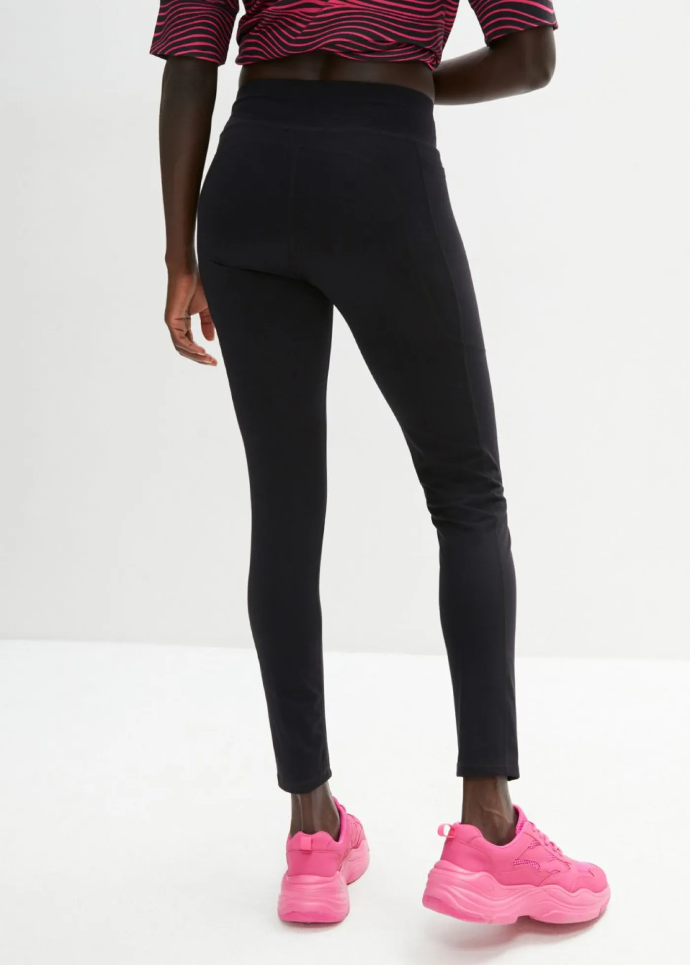 bonprix bonprix Ropa Deportiva|Pantalones>Leggings deportivos ultrasuaves hasta el tobillo con bolsillos laterales Negro