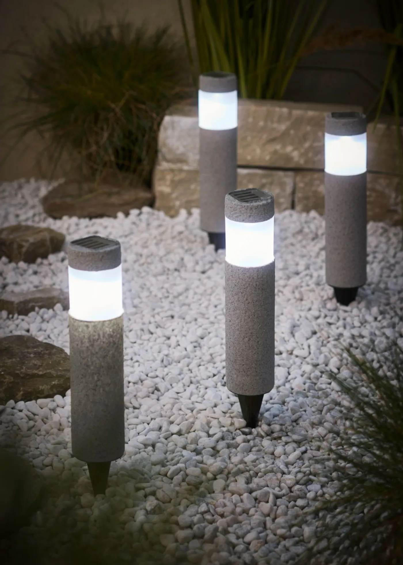 bonprix bonprix Lámpara decorativa solar para iluminación de caminos (4 unidades)