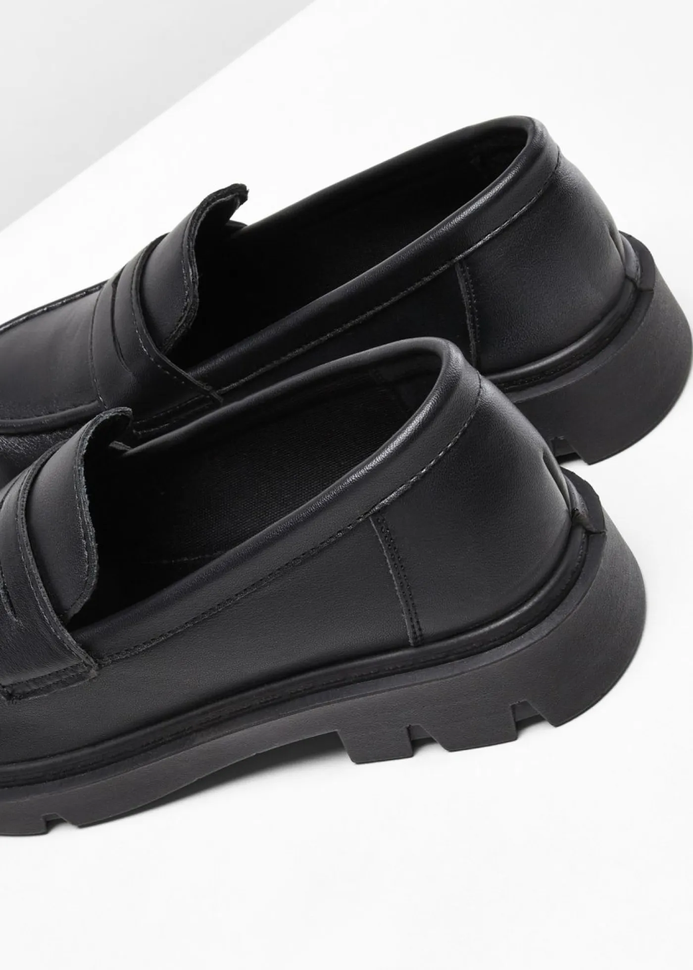 bonprix bonprix Tendencias·Zapatos Veganos|Mocasines>Mocasín chunky con suela ligera Negro