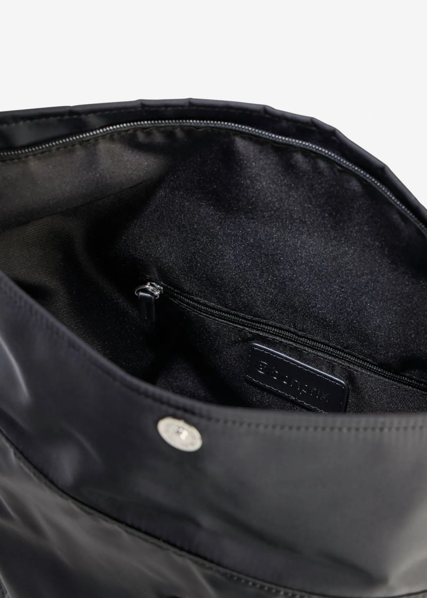 bonprix bonprix Novedades|Bolsos>Mochila con detalles en contraste Negro