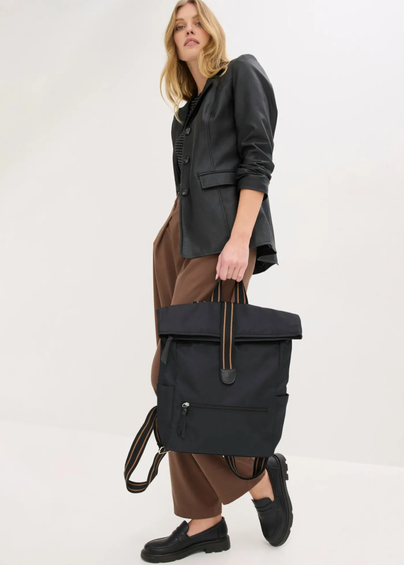 bonprix bonprix Novedades|Bolsos>Mochila con detalles en contraste Negro