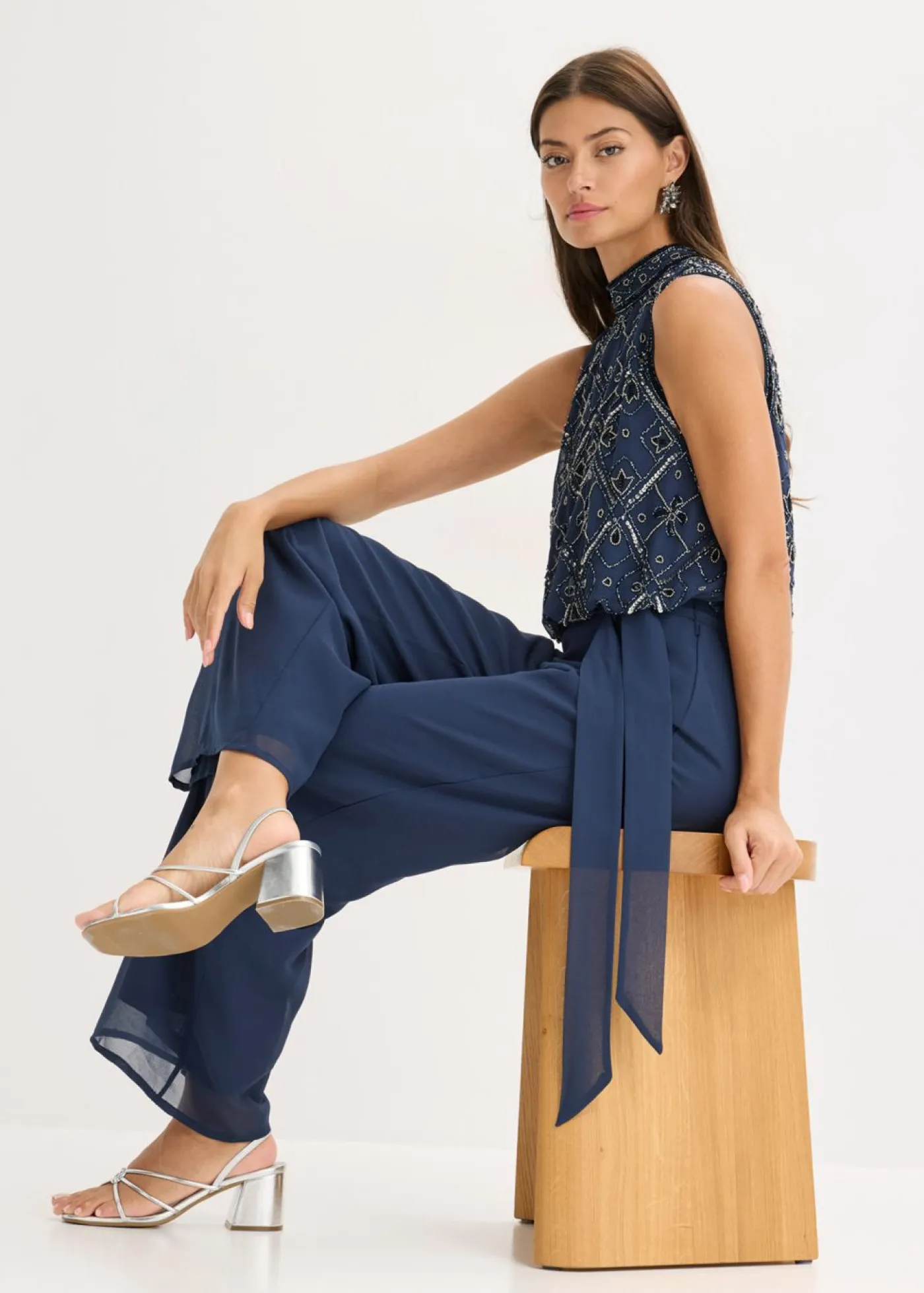 bonprix bonprix Monos|Ropa Elegante>Mono con bordado de perlas azul marino-plata