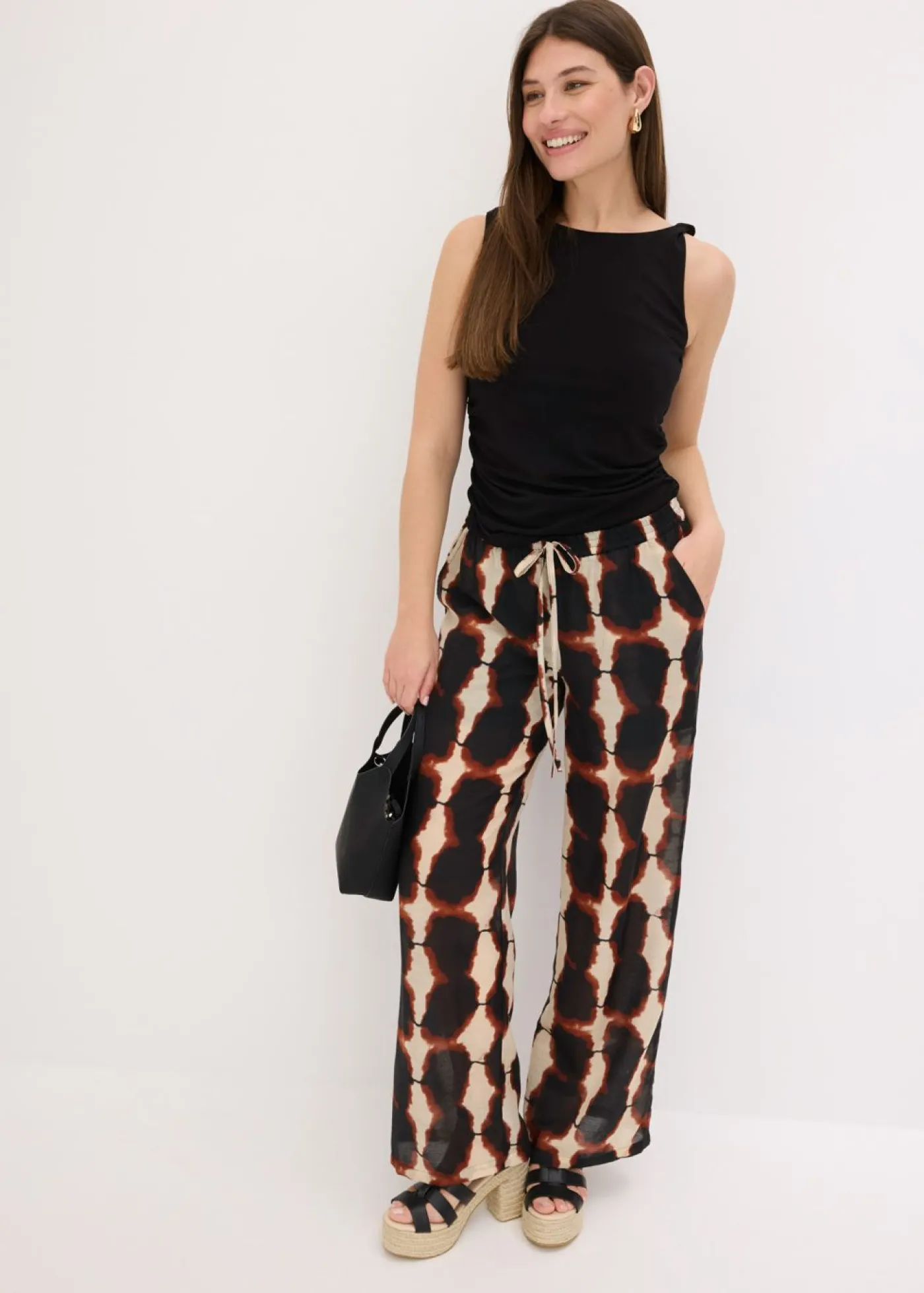 Mujer bonprix bonprix Pantalón ancho con estampado batik