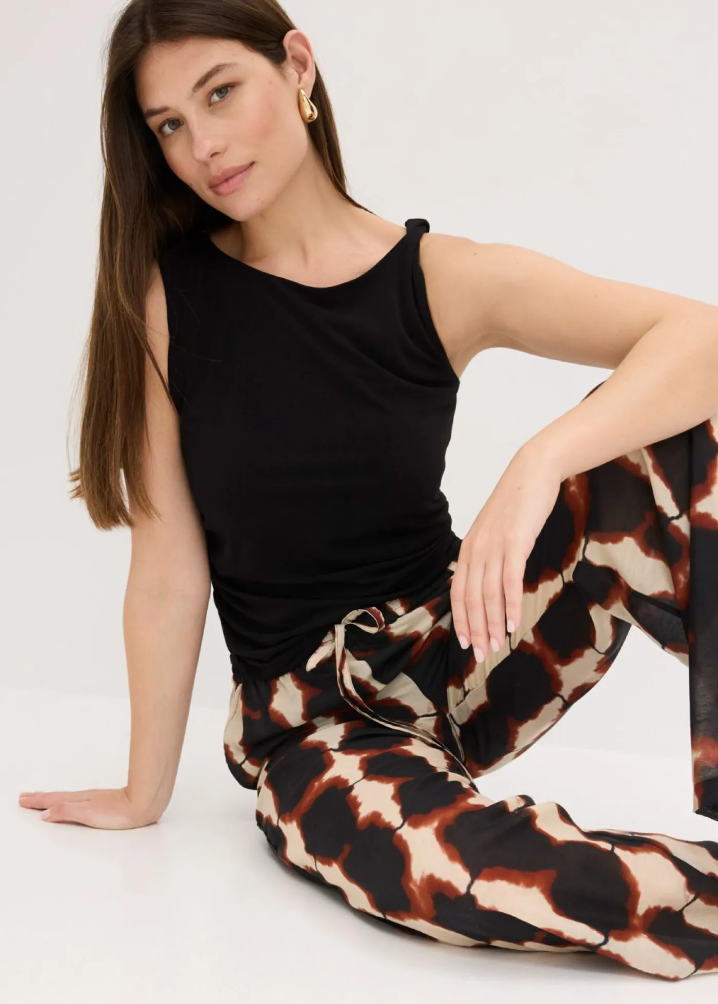 Mujer bonprix bonprix Pantalón ancho con estampado batik