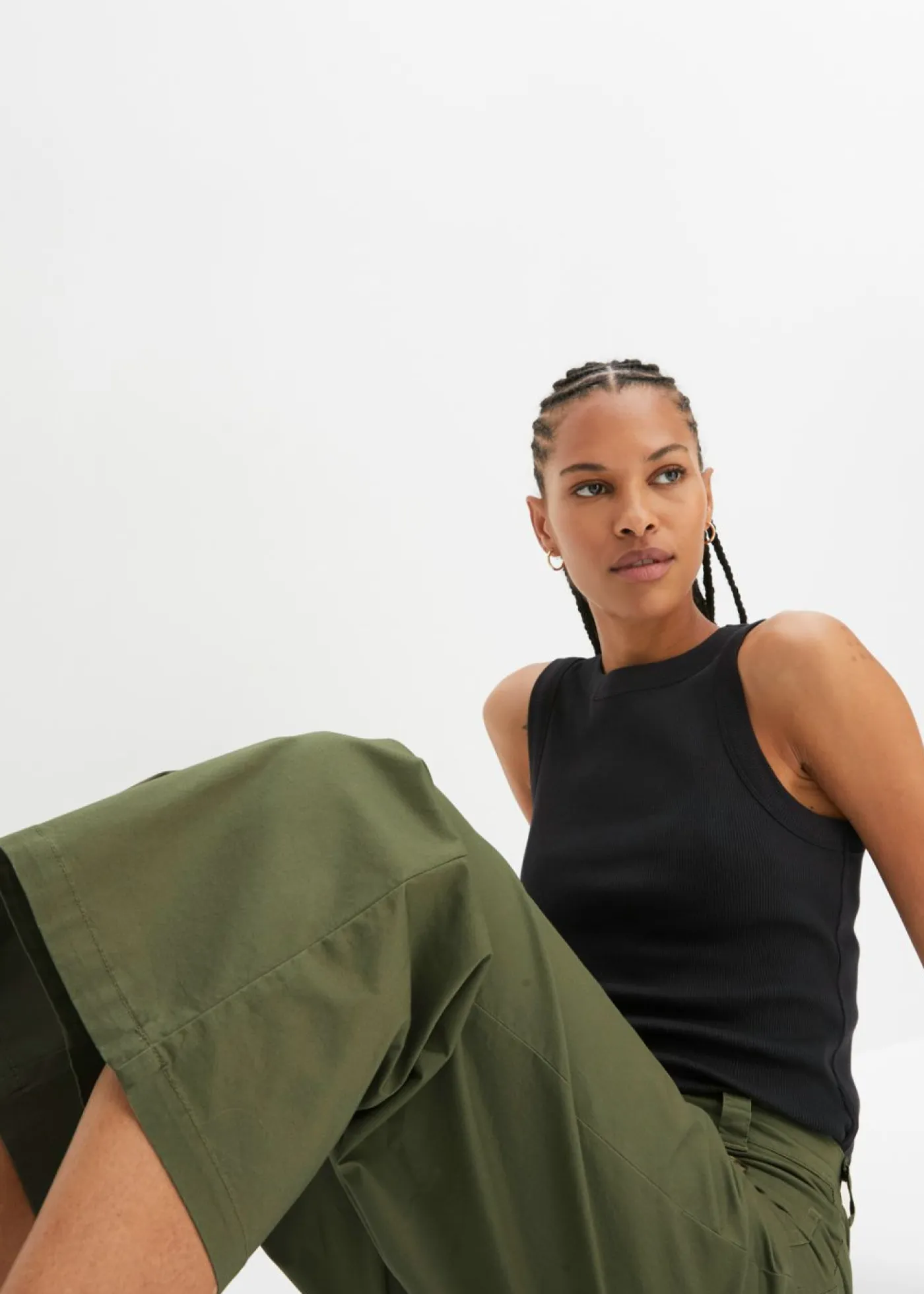 bonprix bonprix Pantalones>Pantalón ancho de cinturilla cómoda y talle alto Verde oliva